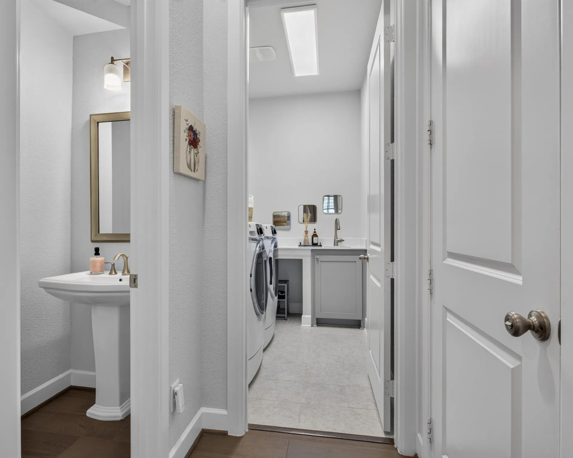 Single Family Residence For Sale in Denton County , 4979 Stornoway Drive, Flower Mound, Texas 75028, 4 Bedroom, 5 Bathroom, 2 Garage spaces, 3,256 Sqft, built in 2017, mls#21356825, Real Estate Agent in Flower Mound, Homes For Sale in Denton county, Homes For Sale in Flower Mound, Realtor in Flower Mound Texas, Real Estate Brokerage Independent Realty Texas, Luminita Cordes Realtor
