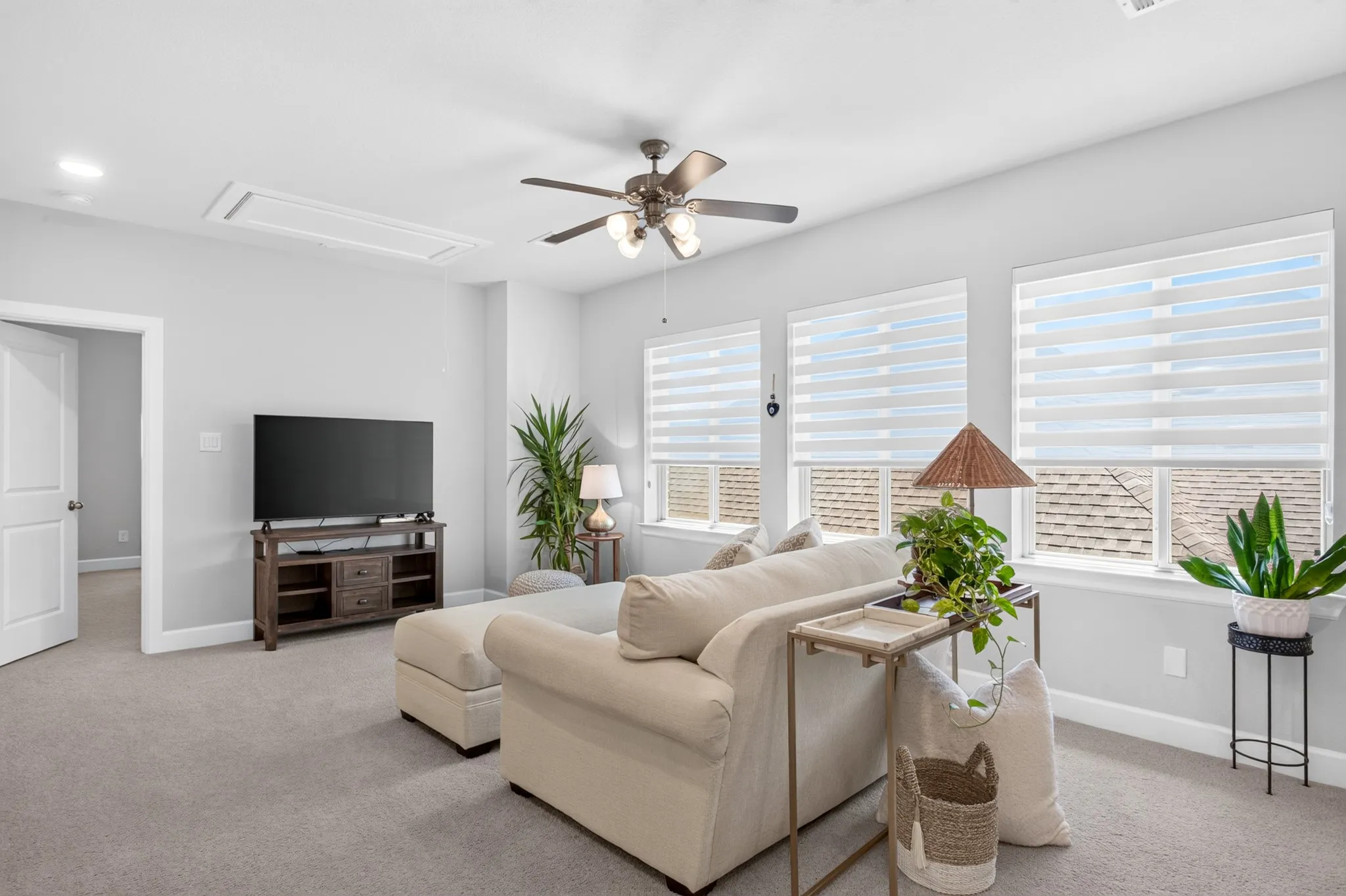 Single Family Residence For Sale in Denton County , 4979 Stornoway Drive, Flower Mound, Texas 75028, 4 Bedroom, 5 Bathroom, 2 Garage spaces, 3,256 Sqft, built in 2017, mls#21356825, Real Estate Agent in Flower Mound, Homes For Sale in Denton county, Homes For Sale in Flower Mound, Realtor in Flower Mound Texas, Real Estate Brokerage Independent Realty Texas, Luminita Cordes Realtor