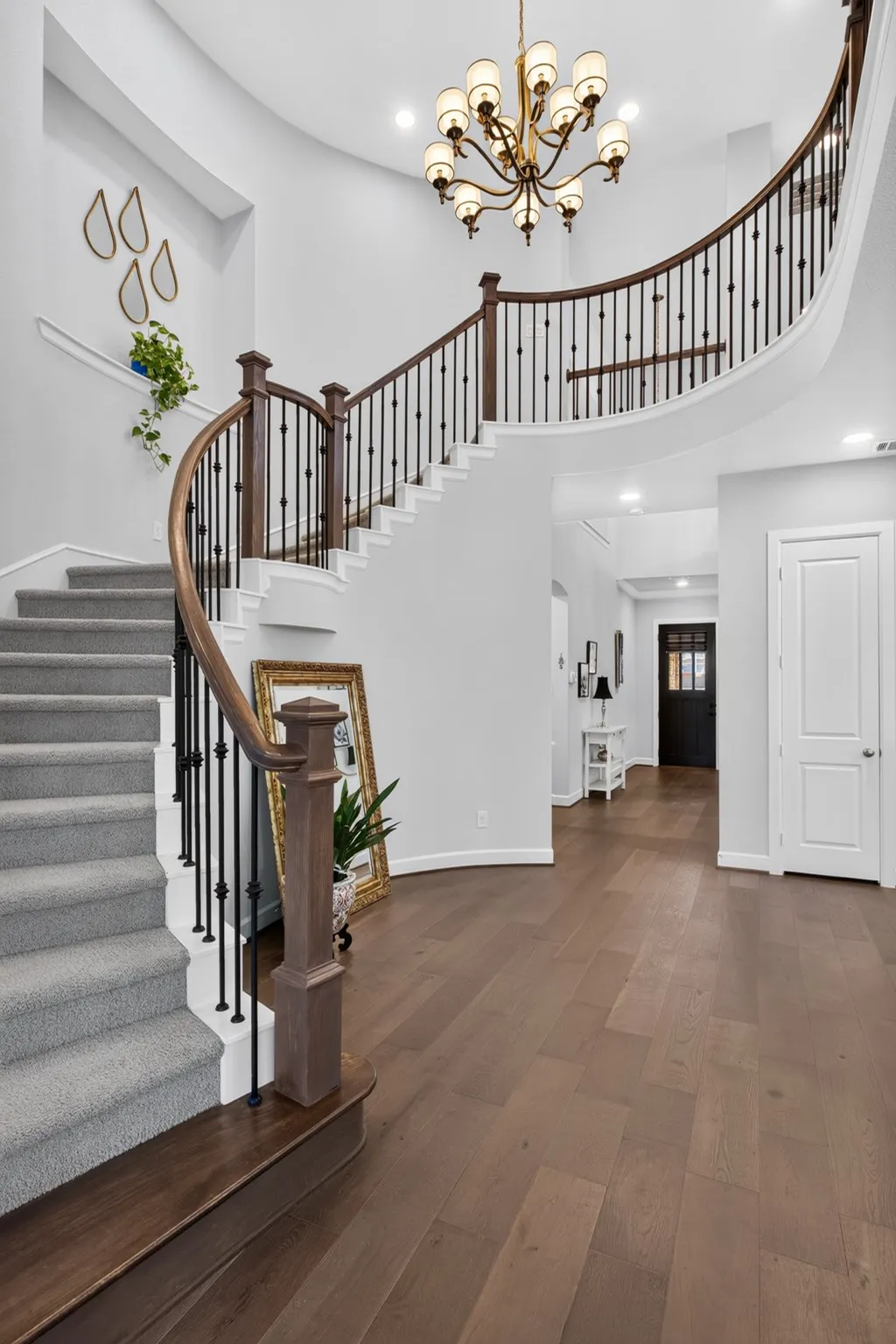 Single Family Residence For Sale in Denton County , 4979 Stornoway Drive, Flower Mound, Texas 75028, 4 Bedroom, 5 Bathroom, 2 Garage spaces, 3,256 Sqft, built in 2017, mls#21356825, Real Estate Agent in Flower Mound, Homes For Sale in Denton county, Homes For Sale in Flower Mound, Realtor in Flower Mound Texas, Real Estate Brokerage Independent Realty Texas, Luminita Cordes Realtor