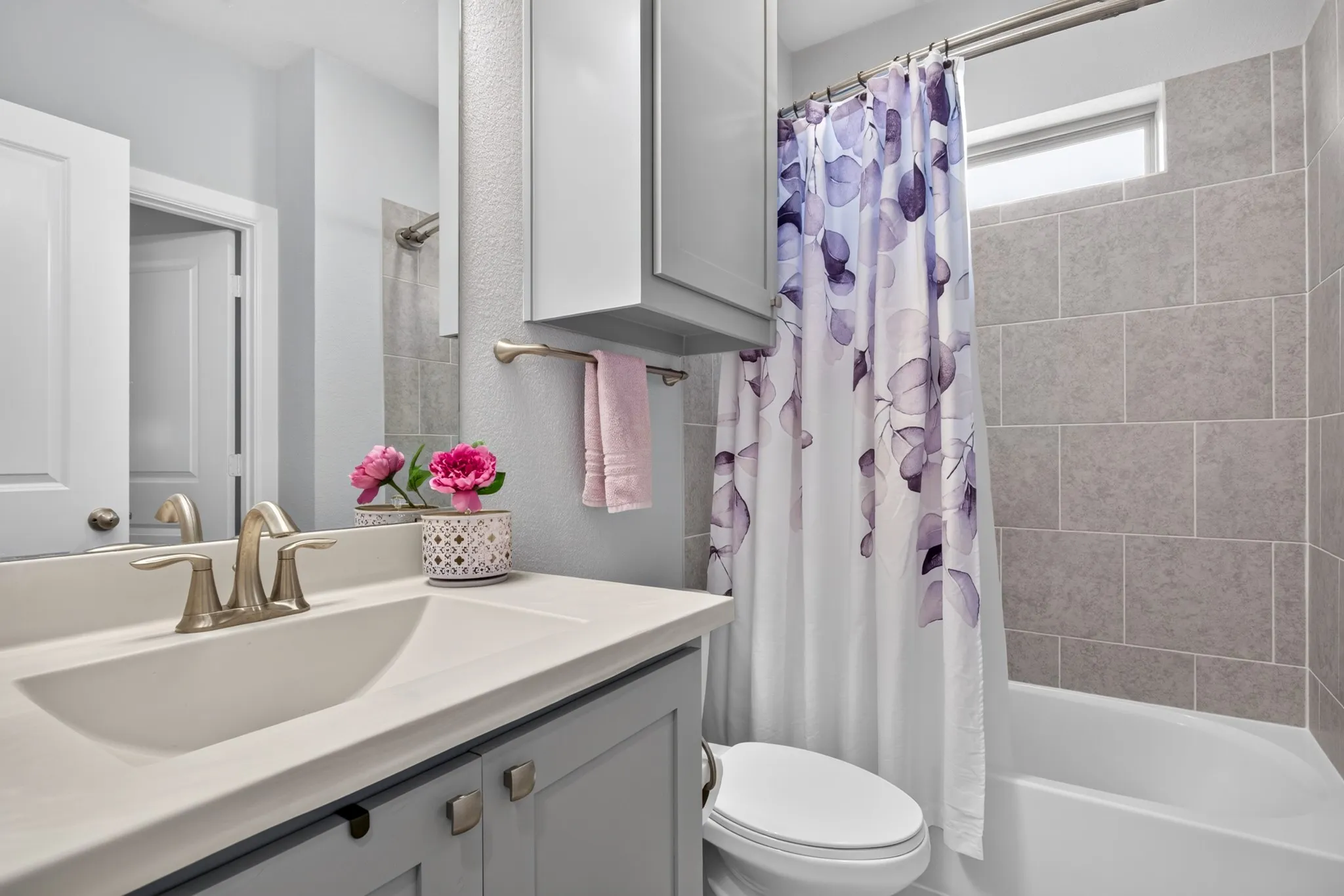 Single Family Residence For Sale in Denton County , 4979 Stornoway Drive, Flower Mound, Texas 75028, 4 Bedroom, 5 Bathroom, 2 Garage spaces, 3,256 Sqft, built in 2017, mls#21356825, Real Estate Agent in Flower Mound, Homes For Sale in Denton county, Homes For Sale in Flower Mound, Realtor in Flower Mound Texas, Real Estate Brokerage Independent Realty Texas, Luminita Cordes Realtor