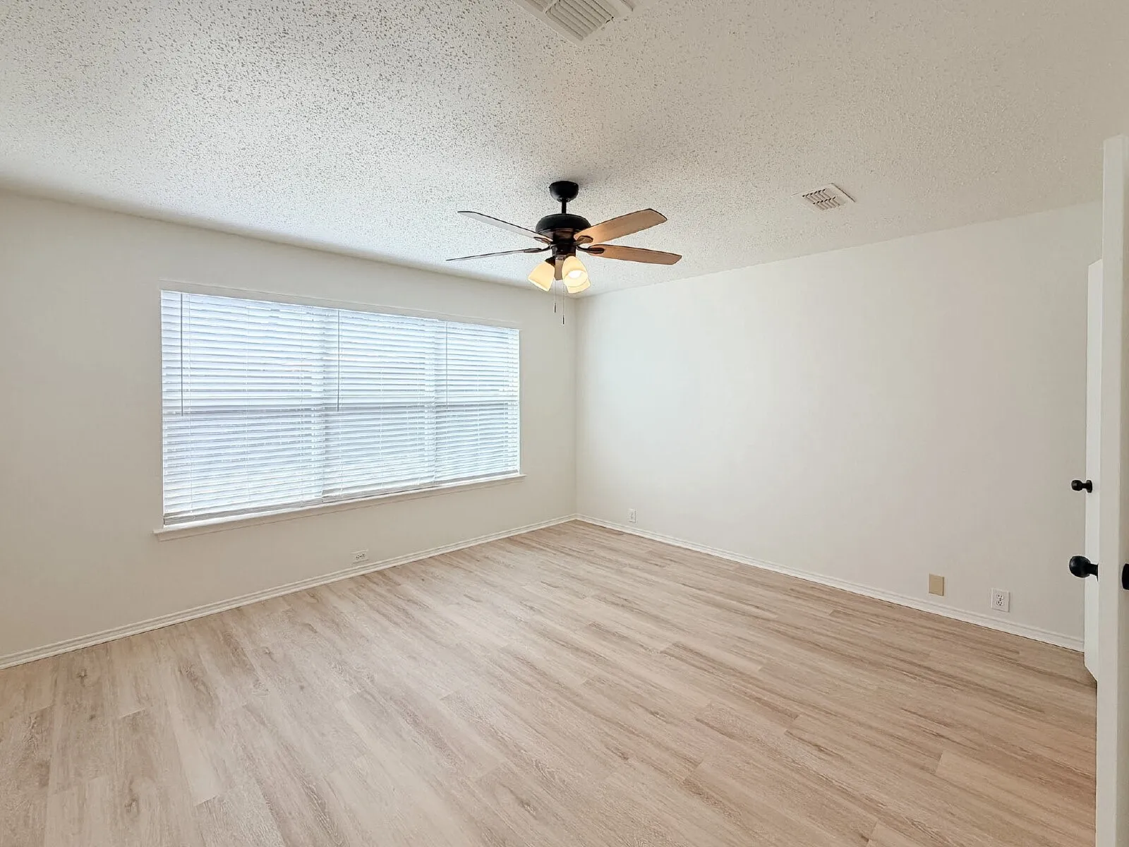 Single Family Residence For Rent in Tarrant County , 8516 Auburn Drive, Fort Worth, Texas 76123, 4 Bedroom, 3 Bathroom, 2 Garage spaces, 2,279 Sqft, built in 1996, mls#21332085, Real Estate Agent in Fort Worth, Homes For Rent in Tarrant county, Homes For Rent in Fort Worth, Realtor in Fort Worth Texas, Real Estate Brokerage Independent Realty Texas, Luminita Cordes Realtor