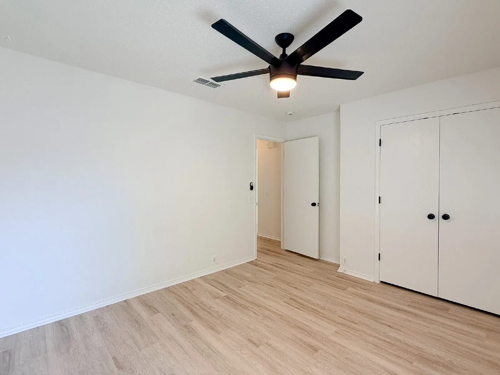 Single Family Residence For Rent in Tarrant County , 8516 Auburn Drive, Fort Worth, Texas 76123, 4 Bedroom, 3 Bathroom, 2 Garage spaces, 2,279 Sqft, built in 1996, mls#21332085, Real Estate Agent in Fort Worth, Homes For Rent in Tarrant county, Homes For Rent in Fort Worth, Realtor in Fort Worth Texas, Real Estate Brokerage Independent Realty Texas, Luminita Cordes Realtor