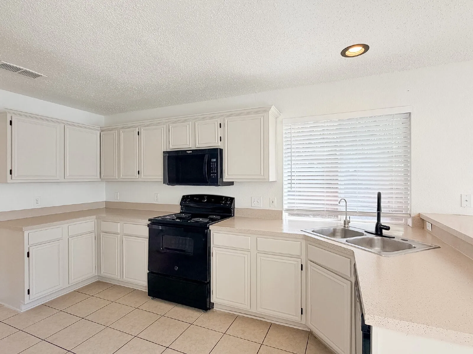 Single Family Residence For Rent in Tarrant County , 8516 Auburn Drive, Fort Worth, Texas 76123, 4 Bedroom, 3 Bathroom, 2 Garage spaces, 2,279 Sqft, built in 1996, mls#21332085, Real Estate Agent in Fort Worth, Homes For Rent in Tarrant county, Homes For Rent in Fort Worth, Realtor in Fort Worth Texas, Real Estate Brokerage Independent Realty Texas, Luminita Cordes Realtor