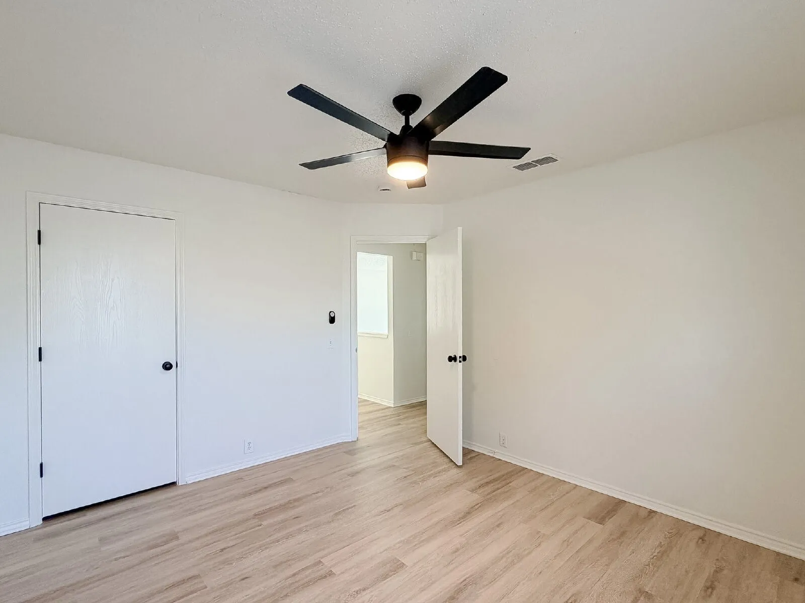 Single Family Residence For Rent in Tarrant County , 8516 Auburn Drive, Fort Worth, Texas 76123, 4 Bedroom, 3 Bathroom, 2 Garage spaces, 2,279 Sqft, built in 1996, mls#21332085, Real Estate Agent in Fort Worth, Homes For Rent in Tarrant county, Homes For Rent in Fort Worth, Realtor in Fort Worth Texas, Real Estate Brokerage Independent Realty Texas, Luminita Cordes Realtor