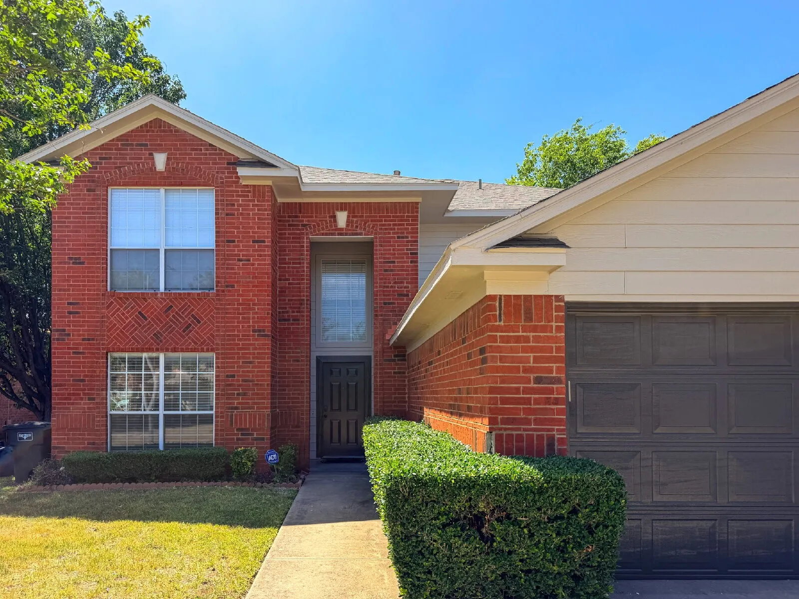 Single Family Residence For Rent in Tarrant County , 8516 Auburn Drive, Fort Worth, Texas 76123, 4 Bedroom, 3 Bathroom, 2 Garage spaces, 2,279 Sqft, built in 1996, mls#21332085, Real Estate Agent in Fort Worth, Homes For Rent in Tarrant county, Homes For Rent in Fort Worth, Realtor in Fort Worth Texas, Real Estate Brokerage Independent Realty Texas, Luminita Cordes Realtor