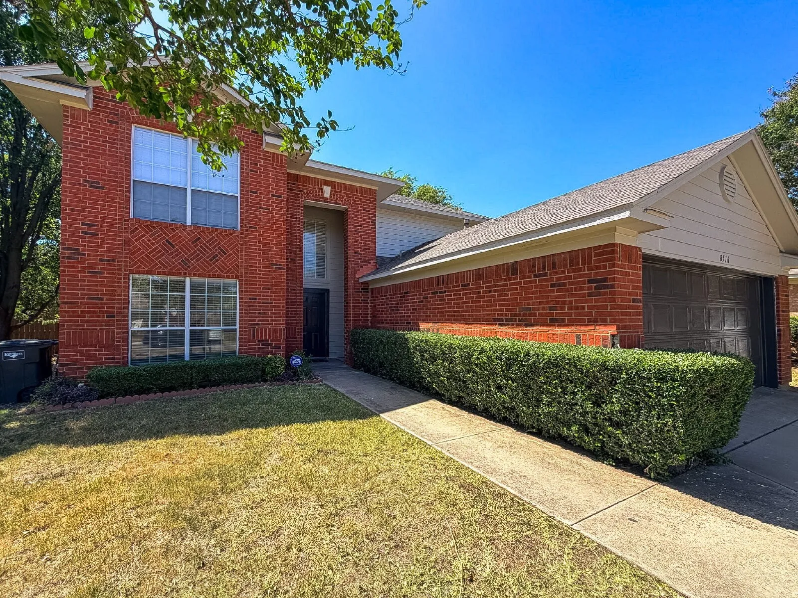 Single Family Residence For Rent in Tarrant County , 8516 Auburn Drive, Fort Worth, Texas 76123, 4 Bedroom, 3 Bathroom, 2 Garage spaces, 2,279 Sqft, built in 1996, mls#21332085, Real Estate Agent in Fort Worth, Homes For Rent in Tarrant county, Homes For Rent in Fort Worth, Realtor in Fort Worth Texas, Real Estate Brokerage Independent Realty Texas, Luminita Cordes Realtor