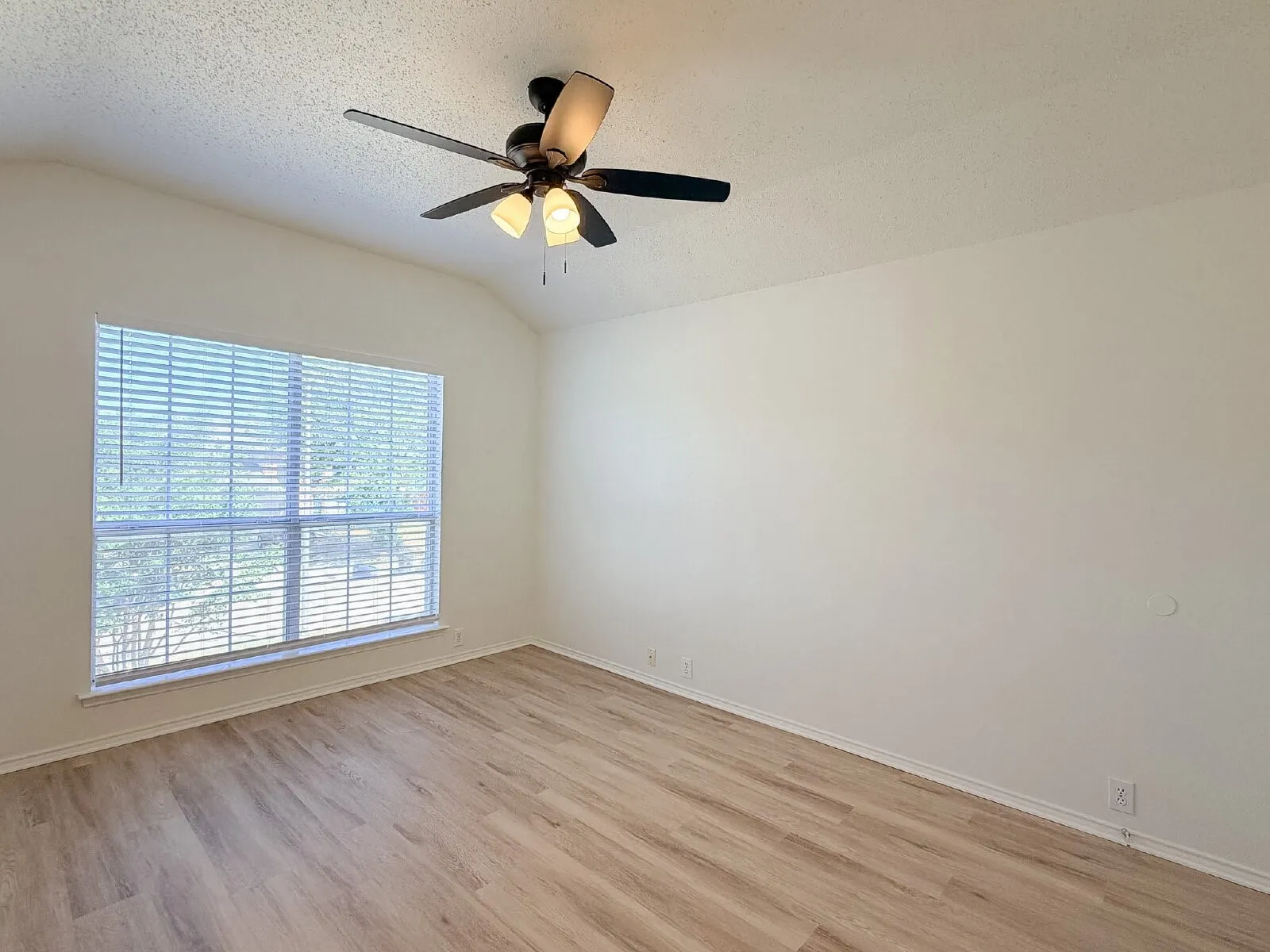 Single Family Residence For Rent in Tarrant County , 8516 Auburn Drive, Fort Worth, Texas 76123, 4 Bedroom, 3 Bathroom, 2 Garage spaces, 2,279 Sqft, built in 1996, mls#21332085, Real Estate Agent in Fort Worth, Homes For Rent in Tarrant county, Homes For Rent in Fort Worth, Realtor in Fort Worth Texas, Real Estate Brokerage Independent Realty Texas, Luminita Cordes Realtor