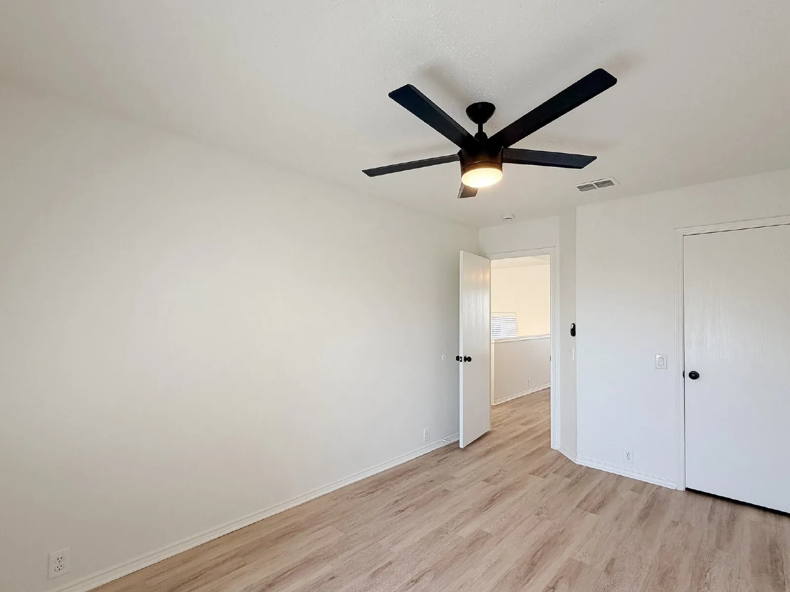 Single Family Residence For Rent in Tarrant County , 8516 Auburn Drive, Fort Worth, Texas 76123, 4 Bedroom, 3 Bathroom, 2 Garage spaces, 2,279 Sqft, built in 1996, mls#21332085, Real Estate Agent in Fort Worth, Homes For Rent in Tarrant county, Homes For Rent in Fort Worth, Realtor in Fort Worth Texas, Real Estate Brokerage Independent Realty Texas, Luminita Cordes Realtor