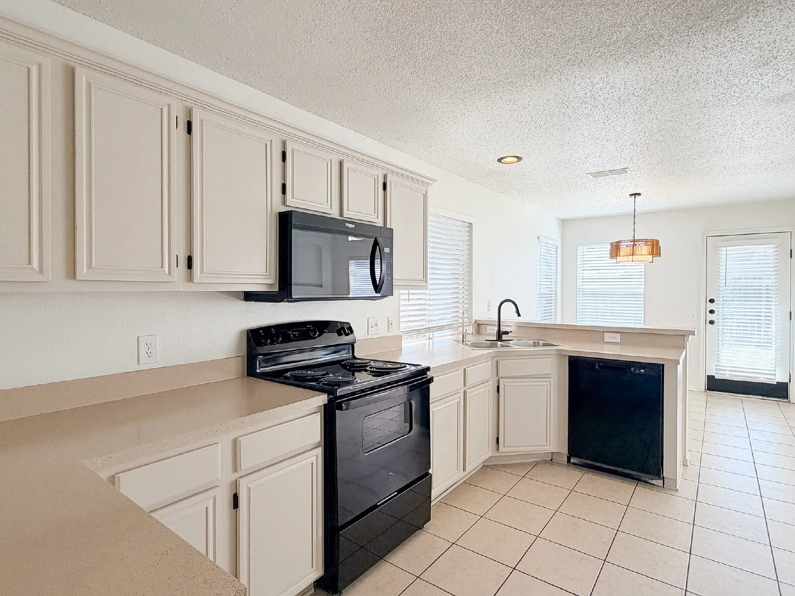 Single Family Residence For Rent in Tarrant County , 8516 Auburn Drive, Fort Worth, Texas 76123, 4 Bedroom, 3 Bathroom, 2 Garage spaces, 2,279 Sqft, built in 1996, mls#21332085, Real Estate Agent in Fort Worth, Homes For Rent in Tarrant county, Homes For Rent in Fort Worth, Realtor in Fort Worth Texas, Real Estate Brokerage Independent Realty Texas, Luminita Cordes Realtor