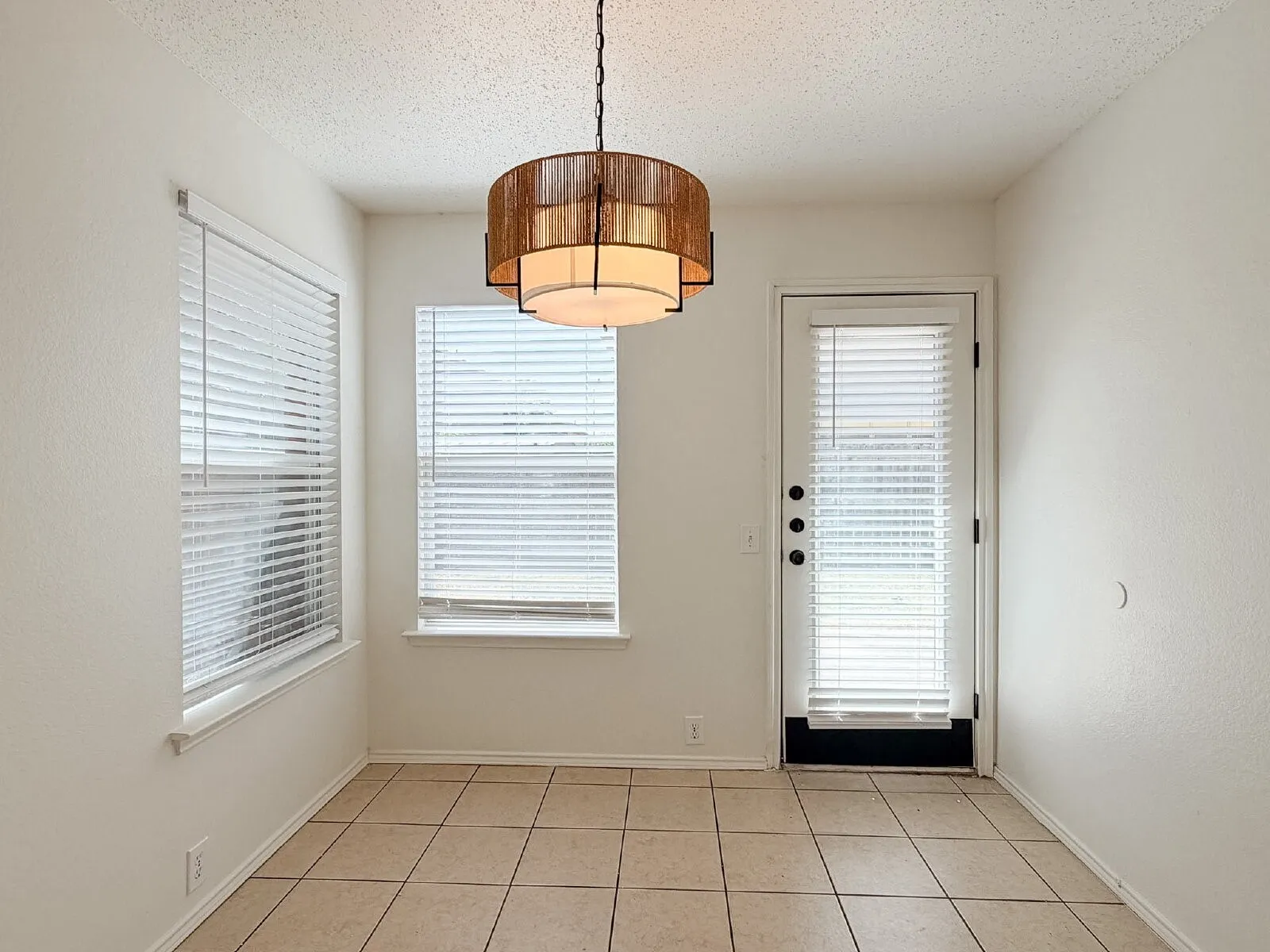 Single Family Residence For Rent in Tarrant County , 8516 Auburn Drive, Fort Worth, Texas 76123, 4 Bedroom, 3 Bathroom, 2 Garage spaces, 2,279 Sqft, built in 1996, mls#21332085, Real Estate Agent in Fort Worth, Homes For Rent in Tarrant county, Homes For Rent in Fort Worth, Realtor in Fort Worth Texas, Real Estate Brokerage Independent Realty Texas, Luminita Cordes Realtor