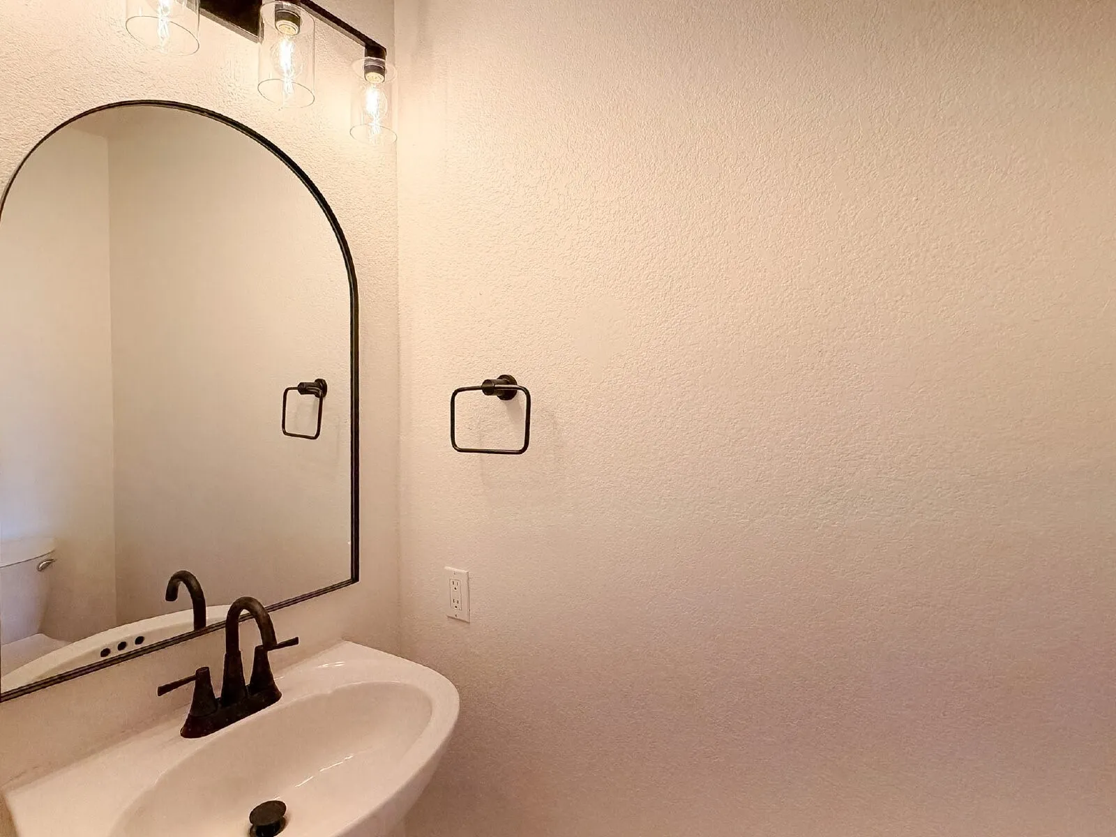 Single Family Residence For Rent in Tarrant County , 8516 Auburn Drive, Fort Worth, Texas 76123, 4 Bedroom, 3 Bathroom, 2 Garage spaces, 2,279 Sqft, built in 1996, mls#21332085, Real Estate Agent in Fort Worth, Homes For Rent in Tarrant county, Homes For Rent in Fort Worth, Realtor in Fort Worth Texas, Real Estate Brokerage Independent Realty Texas, Luminita Cordes Realtor