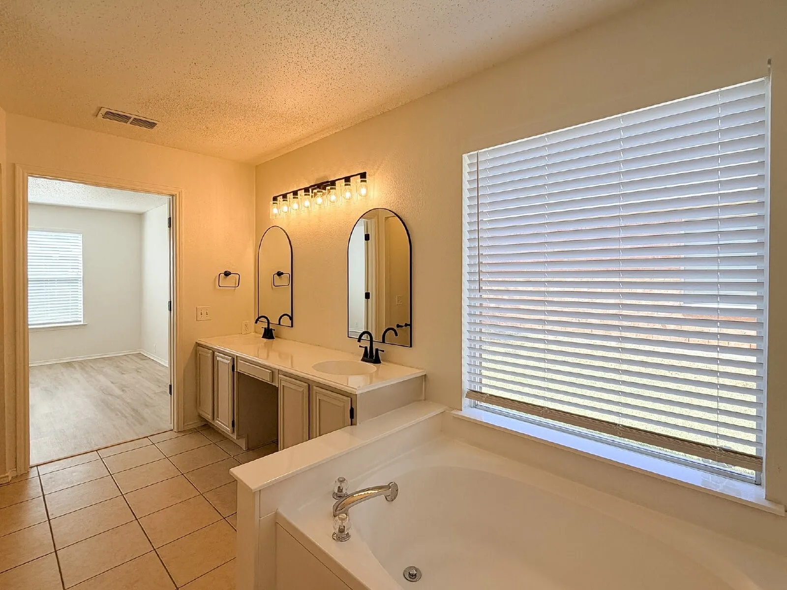 Single Family Residence For Rent in Tarrant County , 8516 Auburn Drive, Fort Worth, Texas 76123, 4 Bedroom, 3 Bathroom, 2 Garage spaces, 2,279 Sqft, built in 1996, mls#21332085, Real Estate Agent in Fort Worth, Homes For Rent in Tarrant county, Homes For Rent in Fort Worth, Realtor in Fort Worth Texas, Real Estate Brokerage Independent Realty Texas, Luminita Cordes Realtor