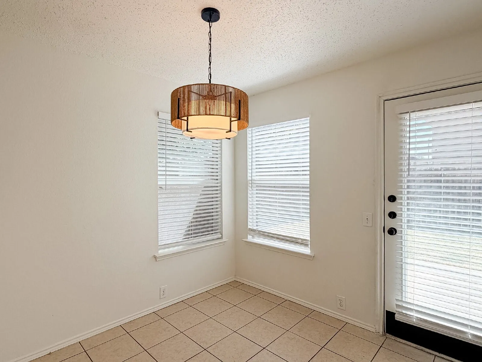 Single Family Residence For Rent in Tarrant County , 8516 Auburn Drive, Fort Worth, Texas 76123, 4 Bedroom, 3 Bathroom, 2 Garage spaces, 2,279 Sqft, built in 1996, mls#21332085, Real Estate Agent in Fort Worth, Homes For Rent in Tarrant county, Homes For Rent in Fort Worth, Realtor in Fort Worth Texas, Real Estate Brokerage Independent Realty Texas, Luminita Cordes Realtor