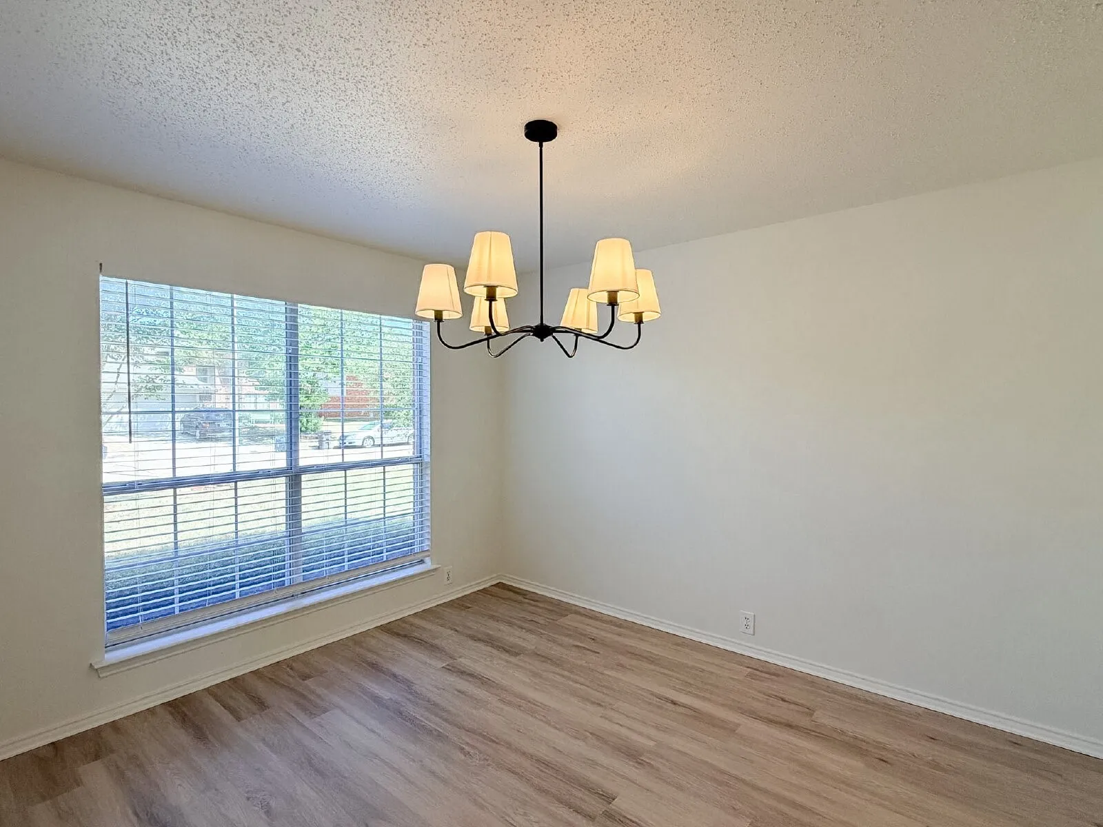 Single Family Residence For Rent in Tarrant County , 8516 Auburn Drive, Fort Worth, Texas 76123, 4 Bedroom, 3 Bathroom, 2 Garage spaces, 2,279 Sqft, built in 1996, mls#21332085, Real Estate Agent in Fort Worth, Homes For Rent in Tarrant county, Homes For Rent in Fort Worth, Realtor in Fort Worth Texas, Real Estate Brokerage Independent Realty Texas, Luminita Cordes Realtor