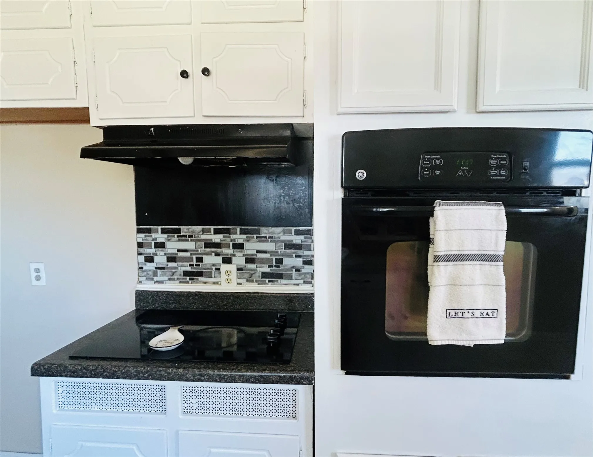 Single Family Residence For Sale in Tarrant County , 4425 Wedgmont Circle S, Fort Worth, Texas 76133, 4 Bedroom, 3 Bathroom, 2 Garage spaces, 1,904 Sqft, built in 1965, mls#21362215, Real Estate Agent in Fort Worth, Homes For Sale in Tarrant county, Homes For Sale in Fort Worth, Realtor in Fort Worth Texas, Real Estate Brokerage Independent Realty Texas, Luminita Cordes Realtor
