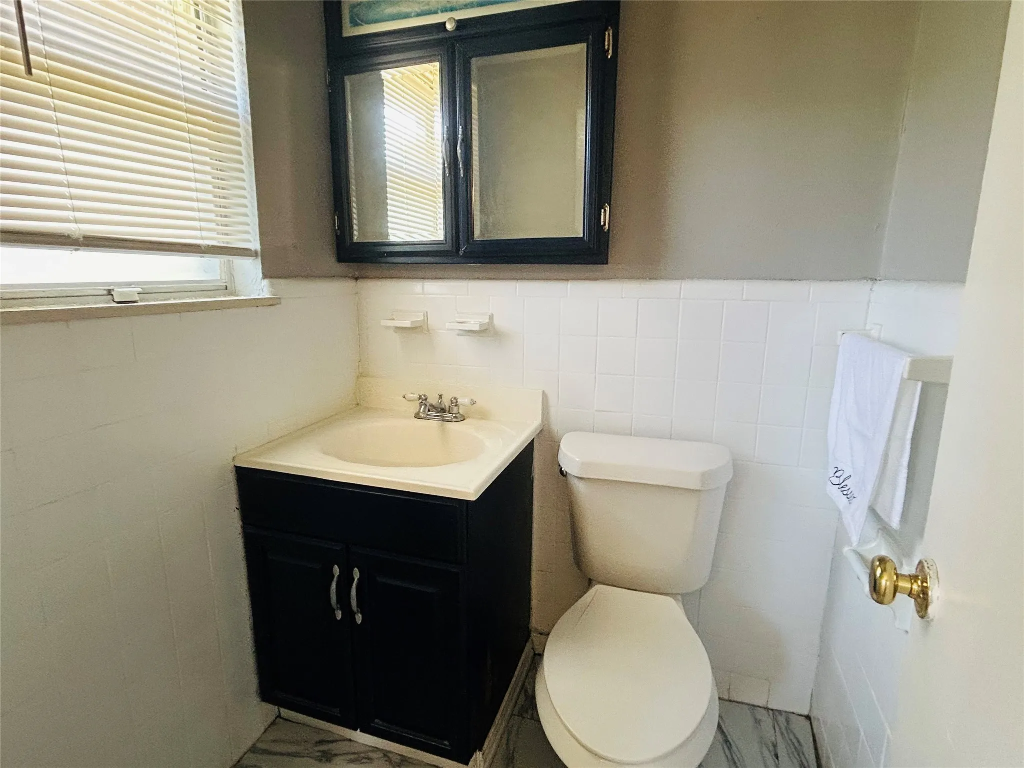 Single Family Residence For Sale in Tarrant County , 4425 Wedgmont Circle S, Fort Worth, Texas 76133, 4 Bedroom, 3 Bathroom, 2 Garage spaces, 1,904 Sqft, built in 1965, mls#21362215, Real Estate Agent in Fort Worth, Homes For Sale in Tarrant county, Homes For Sale in Fort Worth, Realtor in Fort Worth Texas, Real Estate Brokerage Independent Realty Texas, Luminita Cordes Realtor