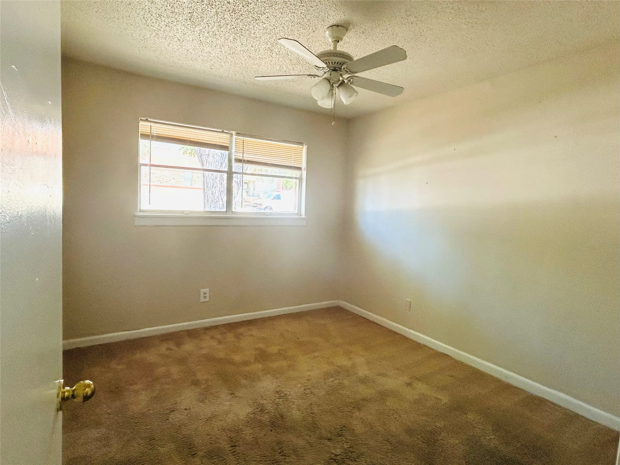 Single Family Residence For Sale in Tarrant County , 4425 Wedgmont Circle S, Fort Worth, Texas 76133, 4 Bedroom, 3 Bathroom, 2 Garage spaces, 1,904 Sqft, built in 1965, mls#21362215, Real Estate Agent in Fort Worth, Homes For Sale in Tarrant county, Homes For Sale in Fort Worth, Realtor in Fort Worth Texas, Real Estate Brokerage Independent Realty Texas, Luminita Cordes Realtor