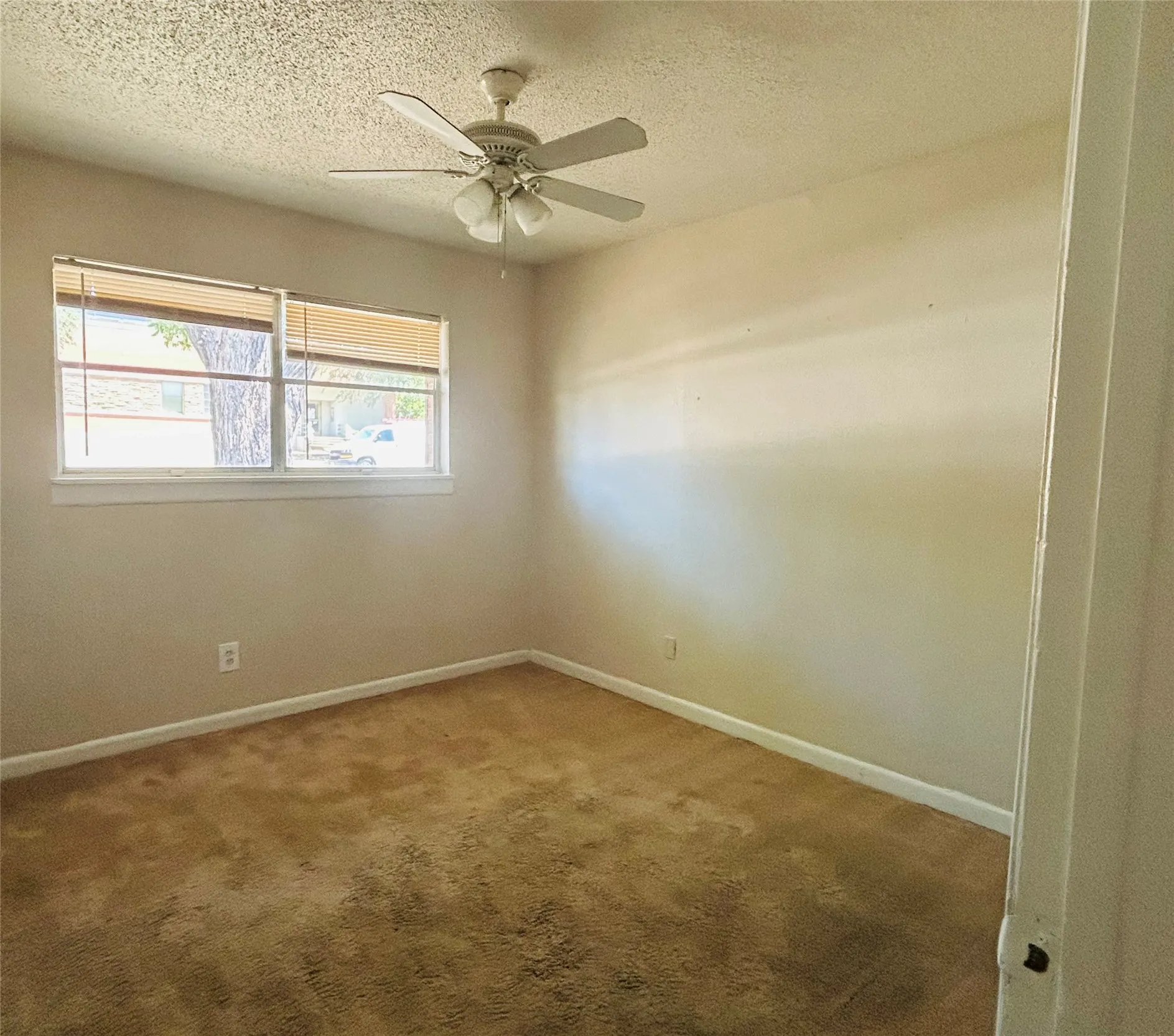 Single Family Residence For Sale in Tarrant County , 4425 Wedgmont Circle S, Fort Worth, Texas 76133, 4 Bedroom, 3 Bathroom, 2 Garage spaces, 1,904 Sqft, built in 1965, mls#21362215, Real Estate Agent in Fort Worth, Homes For Sale in Tarrant county, Homes For Sale in Fort Worth, Realtor in Fort Worth Texas, Real Estate Brokerage Independent Realty Texas, Luminita Cordes Realtor
