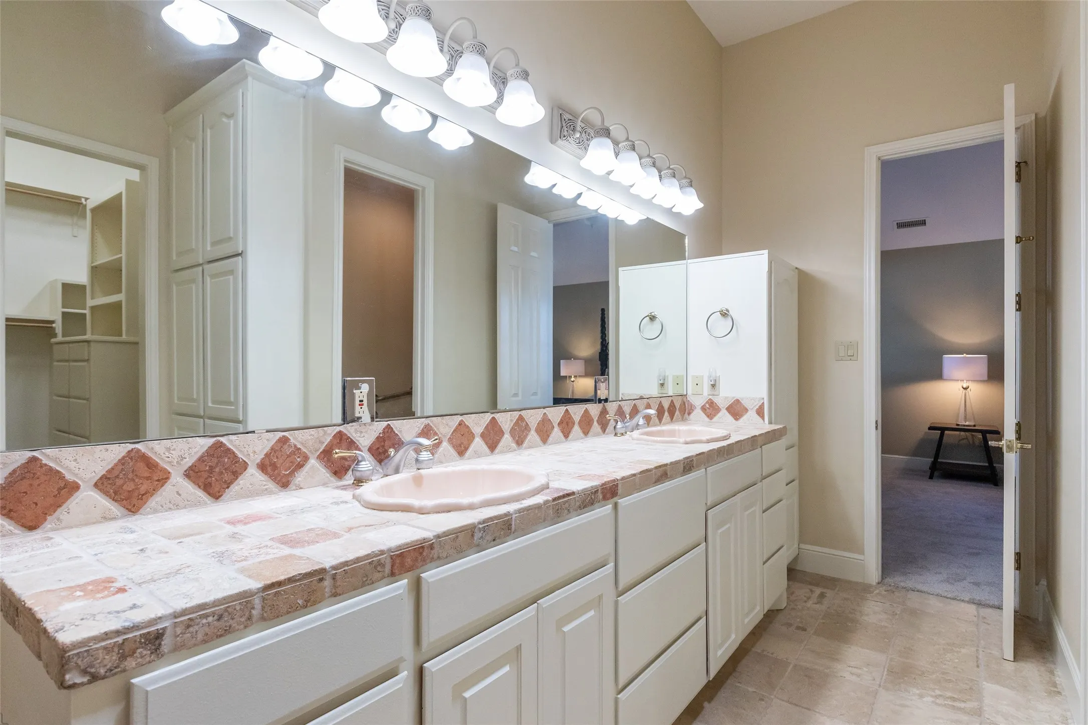 Single Family Residence For Sale in Taylor County , 4 Mesa Ridge, Abilene, Texas 79606, 3 Bedroom, 3 Bathroom, 2 Garage spaces, 2,761 Sqft, built in 1999, mls#21357426, Real Estate Agent in Abilene, Homes For Sale in Taylor county, Homes For Sale in Abilene, Realtor in Abilene Texas, Real Estate Brokerage Independent Realty Texas, Luminita Cordes Realtor