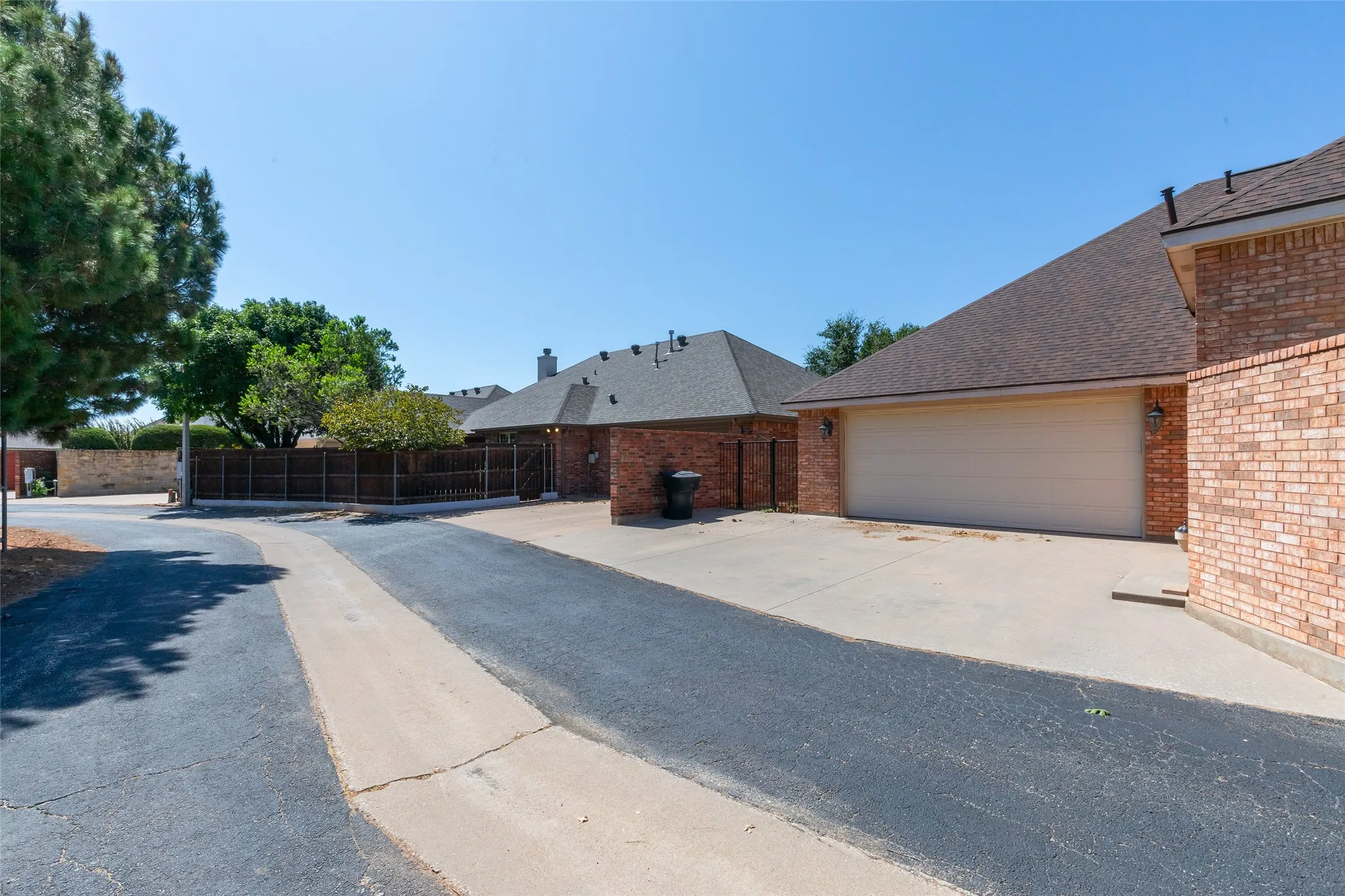 Single Family Residence For Sale in Taylor County , 4 Mesa Ridge, Abilene, Texas 79606, 3 Bedroom, 3 Bathroom, 2 Garage spaces, 2,761 Sqft, built in 1999, mls#21357426, Real Estate Agent in Abilene, Homes For Sale in Taylor county, Homes For Sale in Abilene, Realtor in Abilene Texas, Real Estate Brokerage Independent Realty Texas, Luminita Cordes Realtor