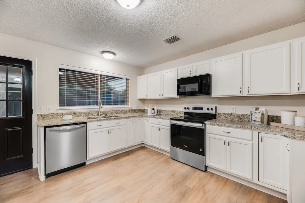 Single Family Residence For Sale in Kaufman County , 512 Appaloosa Drive, Forney, Texas 75126, 4 Bedroom, 3 Bathroom, 2 Garage spaces, 2,614 Sqft, built in 2003, mls#21361743, Real Estate Agent in Forney, Homes For Sale in Kaufman county, Homes For Sale in Forney, Realtor in Forney Texas, Real Estate Brokerage Independent Realty Texas, Luminita Cordes Realtor
