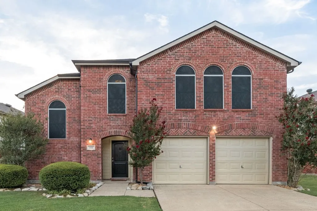 Single Family Residence For Sale in Kaufman County , 512 Appaloosa Drive, Forney, Texas 75126, 4 Bedroom, 3 Bathroom, 2 Garage spaces, 2,614 Sqft, built in 2003, mls#21361743, Real Estate Agent in Forney, Homes For Sale in Kaufman county, Homes For Sale in Forney, Realtor in Forney Texas, Real Estate Brokerage Independent Realty Texas, Luminita Cordes Realtor