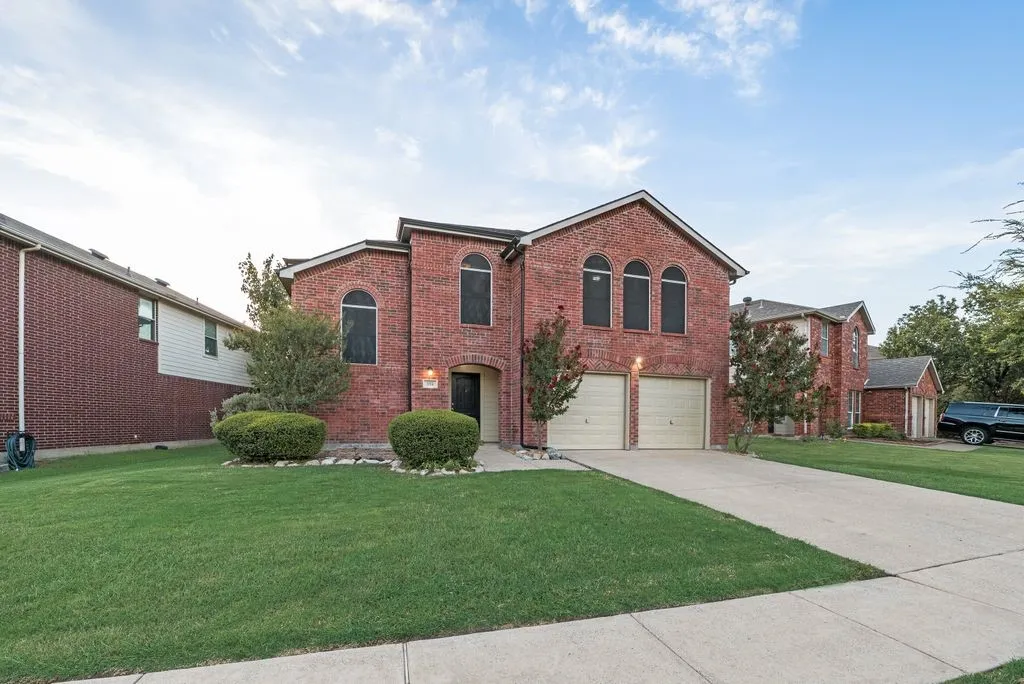Single Family Residence For Sale in Kaufman County , 512 Appaloosa Drive, Forney, Texas 75126, 4 Bedroom, 3 Bathroom, 2 Garage spaces, 2,614 Sqft, built in 2003, mls#21361743, Real Estate Agent in Forney, Homes For Sale in Kaufman county, Homes For Sale in Forney, Realtor in Forney Texas, Real Estate Brokerage Independent Realty Texas, Luminita Cordes Realtor