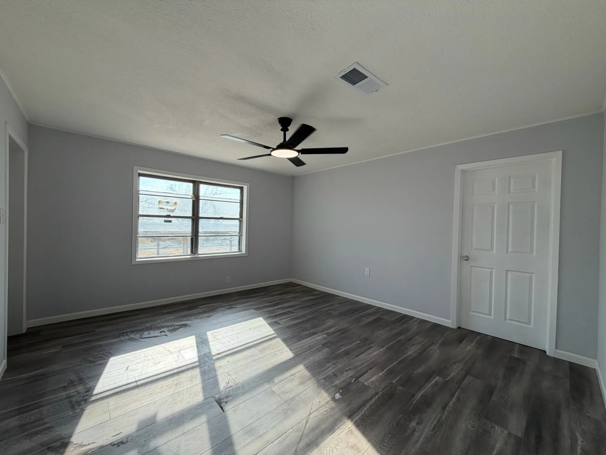 Single Family Residence For Sale in Howard County , 5211 Longshore Drive, Big Spring, Texas 79720, 3 Bedroom, 2 Bathroom, Garage spaces, 1,540 Sqft, built in 1978, Price $241,873, mls#21359318, Real Estate Agent in Big Spring, Homes For Sale in Howard county, Homes For Sale in Big Spring, Realtor in Big Spring Texas, Real Estate Brokerage Independent Realty Texas, Luminita Cordes Realtor