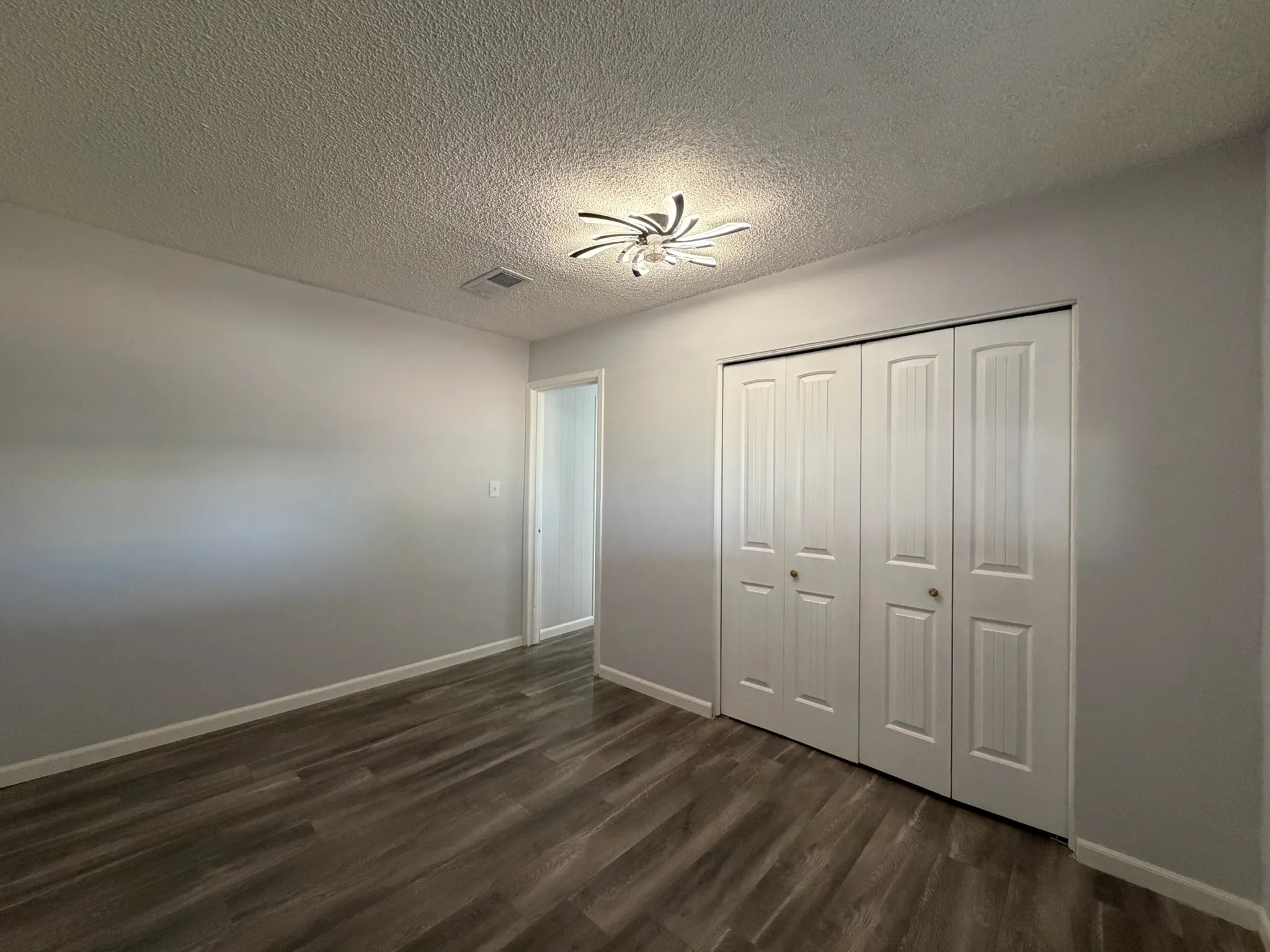 Single Family Residence For Sale in Howard County , 5211 Longshore Drive, Big Spring, Texas 79720, 3 Bedroom, 2 Bathroom, Garage spaces, 1,540 Sqft, built in 1978, Price $241,873, mls#21359318, Real Estate Agent in Big Spring, Homes For Sale in Howard county, Homes For Sale in Big Spring, Realtor in Big Spring Texas, Real Estate Brokerage Independent Realty Texas, Luminita Cordes Realtor