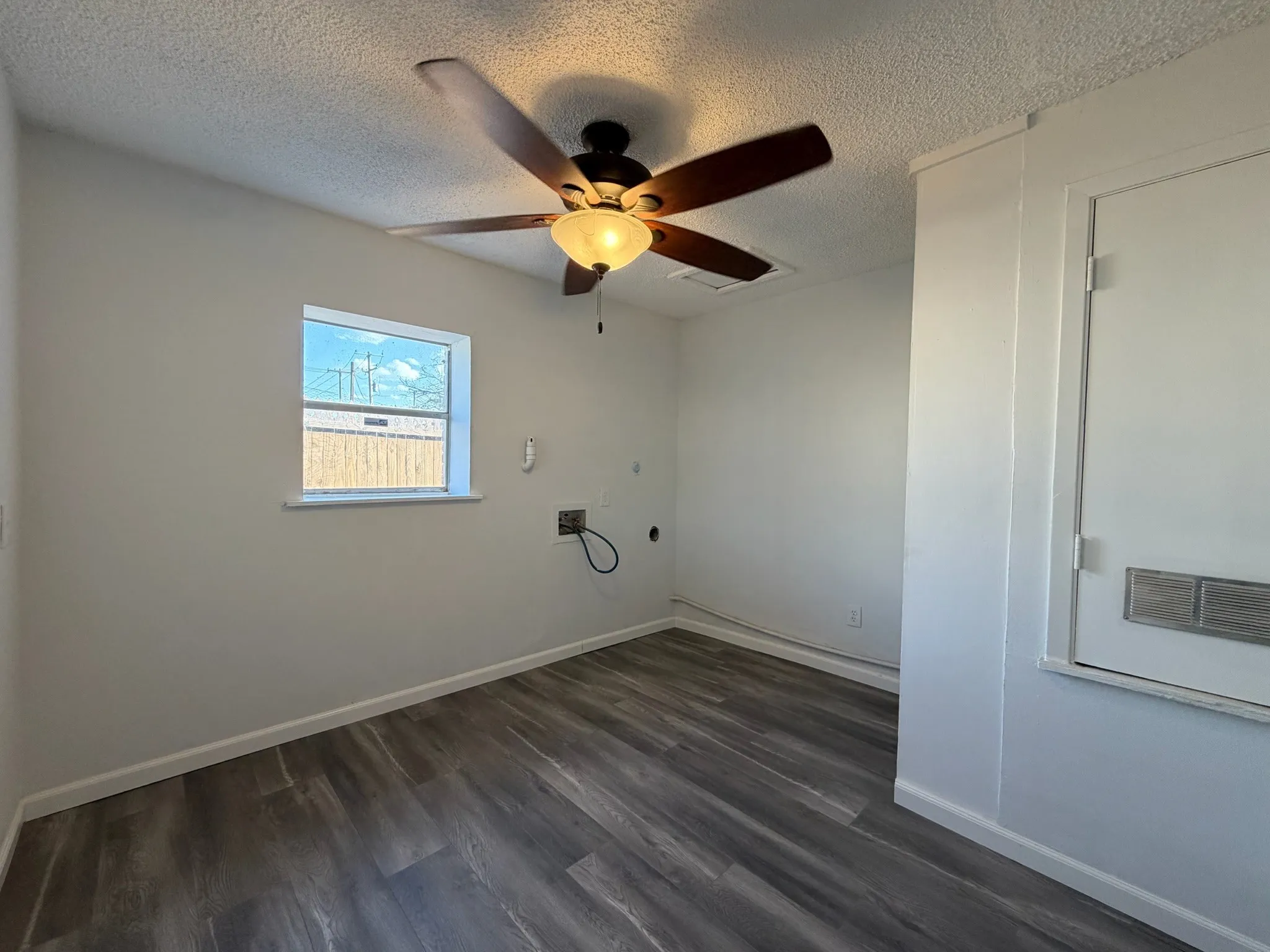Single Family Residence For Sale in Howard County , 5211 Longshore Drive, Big Spring, Texas 79720, 3 Bedroom, 2 Bathroom, Garage spaces, 1,540 Sqft, built in 1978, Price $241,873, mls#21359318, Real Estate Agent in Big Spring, Homes For Sale in Howard county, Homes For Sale in Big Spring, Realtor in Big Spring Texas, Real Estate Brokerage Independent Realty Texas, Luminita Cordes Realtor