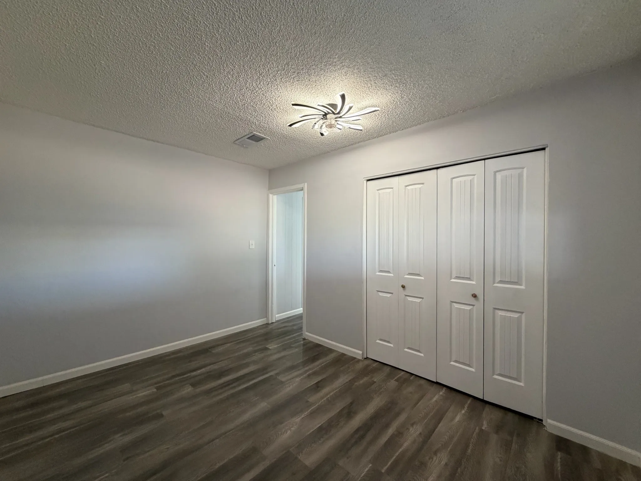 Single Family Residence For Sale in Howard County , 5211 Longshore Drive, Big Spring, Texas 79720, 3 Bedroom, 2 Bathroom, Garage spaces, 1,540 Sqft, built in 1978, Price $241,873, mls#21359318, Real Estate Agent in Big Spring, Homes For Sale in Howard county, Homes For Sale in Big Spring, Realtor in Big Spring Texas, Real Estate Brokerage Independent Realty Texas, Luminita Cordes Realtor