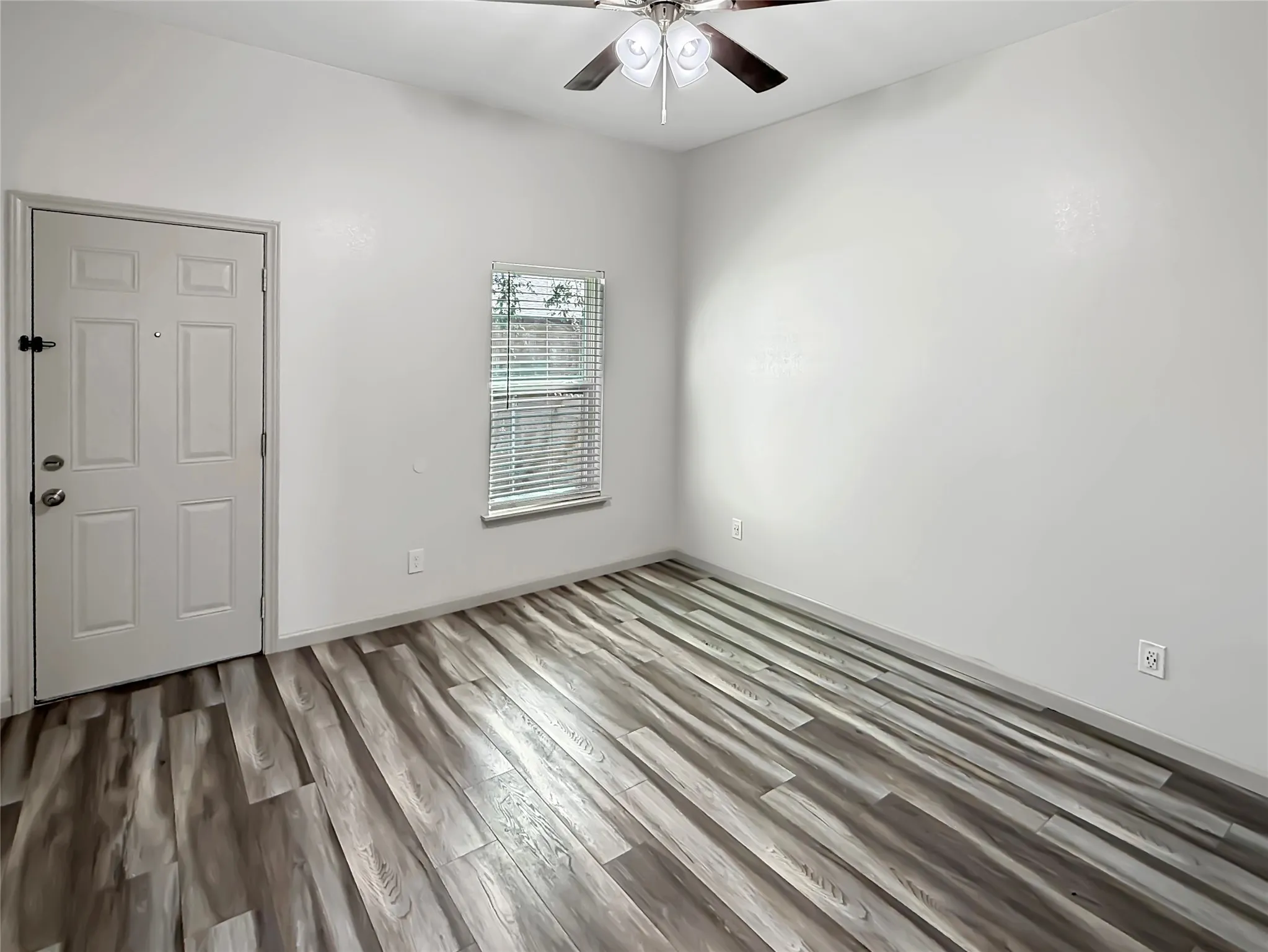 Duplex For Rent in Tarrant County , 1719 25th Street, Fort Worth, Texas 76164, 3 Bedroom, 2 Bathroom, Garage spaces, 2,100 Sqft, built in 1925, mls#21362245, Real Estate Agent in Fort Worth, Homes For Rent in Tarrant county, Homes For Rent in Fort Worth, Realtor in Fort Worth Texas, Real Estate Brokerage Independent Realty Texas, Luminita Cordes Realtor