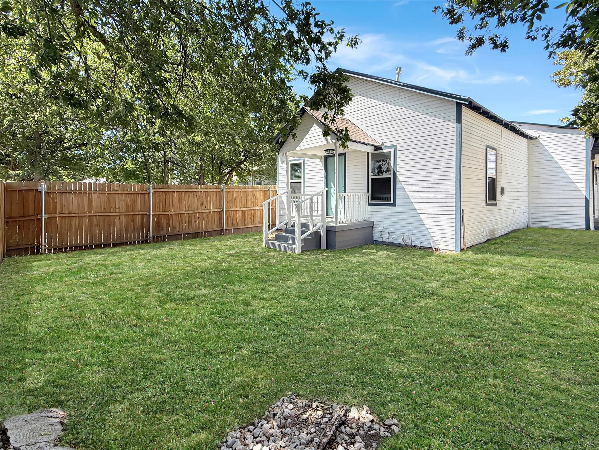 Duplex For Rent in Tarrant County , 1719 25th Street, Fort Worth, Texas 76164, 3 Bedroom, 2 Bathroom, Garage spaces, 2,100 Sqft, built in 1925, mls#21362245, Real Estate Agent in Fort Worth, Homes For Rent in Tarrant county, Homes For Rent in Fort Worth, Realtor in Fort Worth Texas, Real Estate Brokerage Independent Realty Texas, Luminita Cordes Realtor