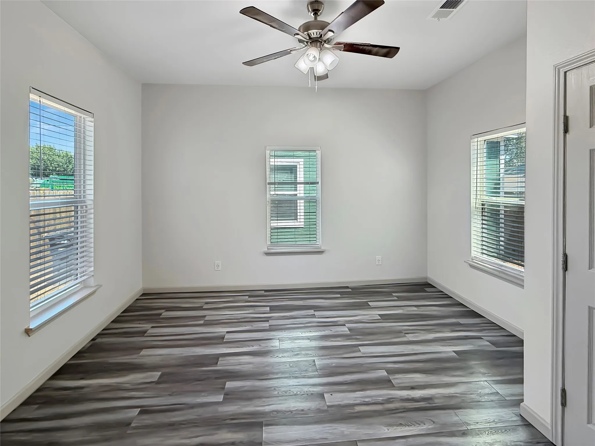 Duplex For Rent in Tarrant County , 1719 25th Street, Fort Worth, Texas 76164, 3 Bedroom, 2 Bathroom, Garage spaces, 2,100 Sqft, built in 1925, mls#21362245, Real Estate Agent in Fort Worth, Homes For Rent in Tarrant county, Homes For Rent in Fort Worth, Realtor in Fort Worth Texas, Real Estate Brokerage Independent Realty Texas, Luminita Cordes Realtor