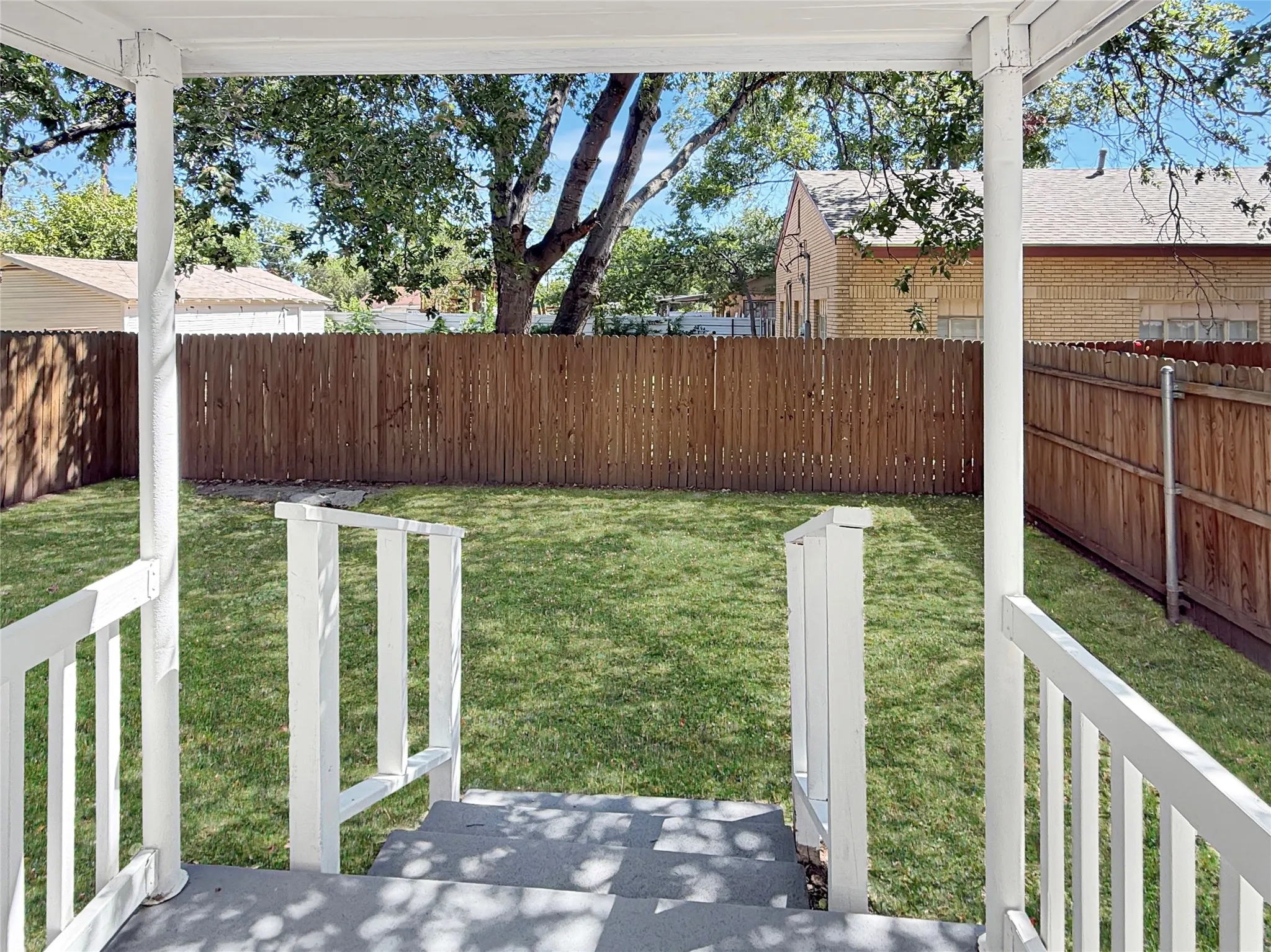 Duplex For Rent in Tarrant County , 1719 25th Street, Fort Worth, Texas 76164, 3 Bedroom, 2 Bathroom, Garage spaces, 2,100 Sqft, built in 1925, mls#21362245, Real Estate Agent in Fort Worth, Homes For Rent in Tarrant county, Homes For Rent in Fort Worth, Realtor in Fort Worth Texas, Real Estate Brokerage Independent Realty Texas, Luminita Cordes Realtor