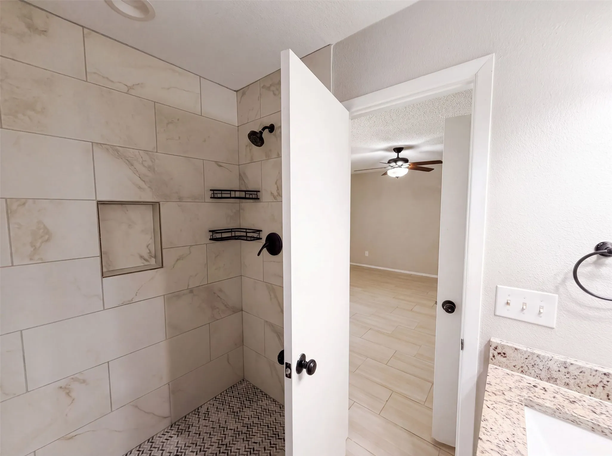 Single Family Residence For Sale in Dallas County , 922 Meadowdale Circle, Garland, Texas 75043, 4 Bedroom, 2 Bathroom, 2 Garage spaces, 1,641 Sqft, built in 1973, mls#21357413, Real Estate Agent in Garland, Homes For Sale in Dallas county, Homes For Sale in Garland, Realtor in Garland Texas, Real Estate Brokerage Independent Realty Texas, Luminita Cordes Realtor