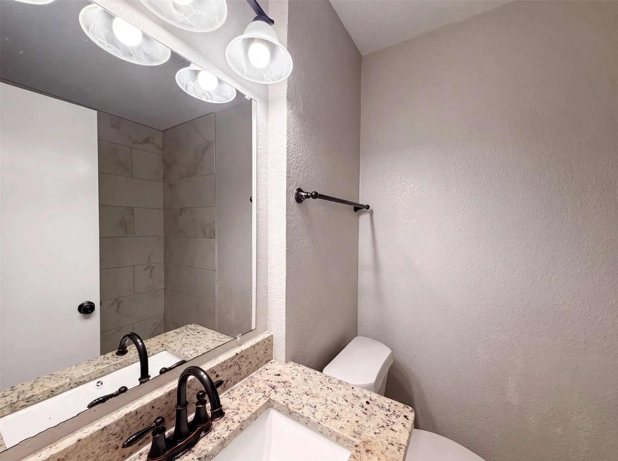Single Family Residence For Sale in Dallas County , 922 Meadowdale Circle, Garland, Texas 75043, 4 Bedroom, 2 Bathroom, 2 Garage spaces, 1,641 Sqft, built in 1973, mls#21357413, Real Estate Agent in Garland, Homes For Sale in Dallas county, Homes For Sale in Garland, Realtor in Garland Texas, Real Estate Brokerage Independent Realty Texas, Luminita Cordes Realtor