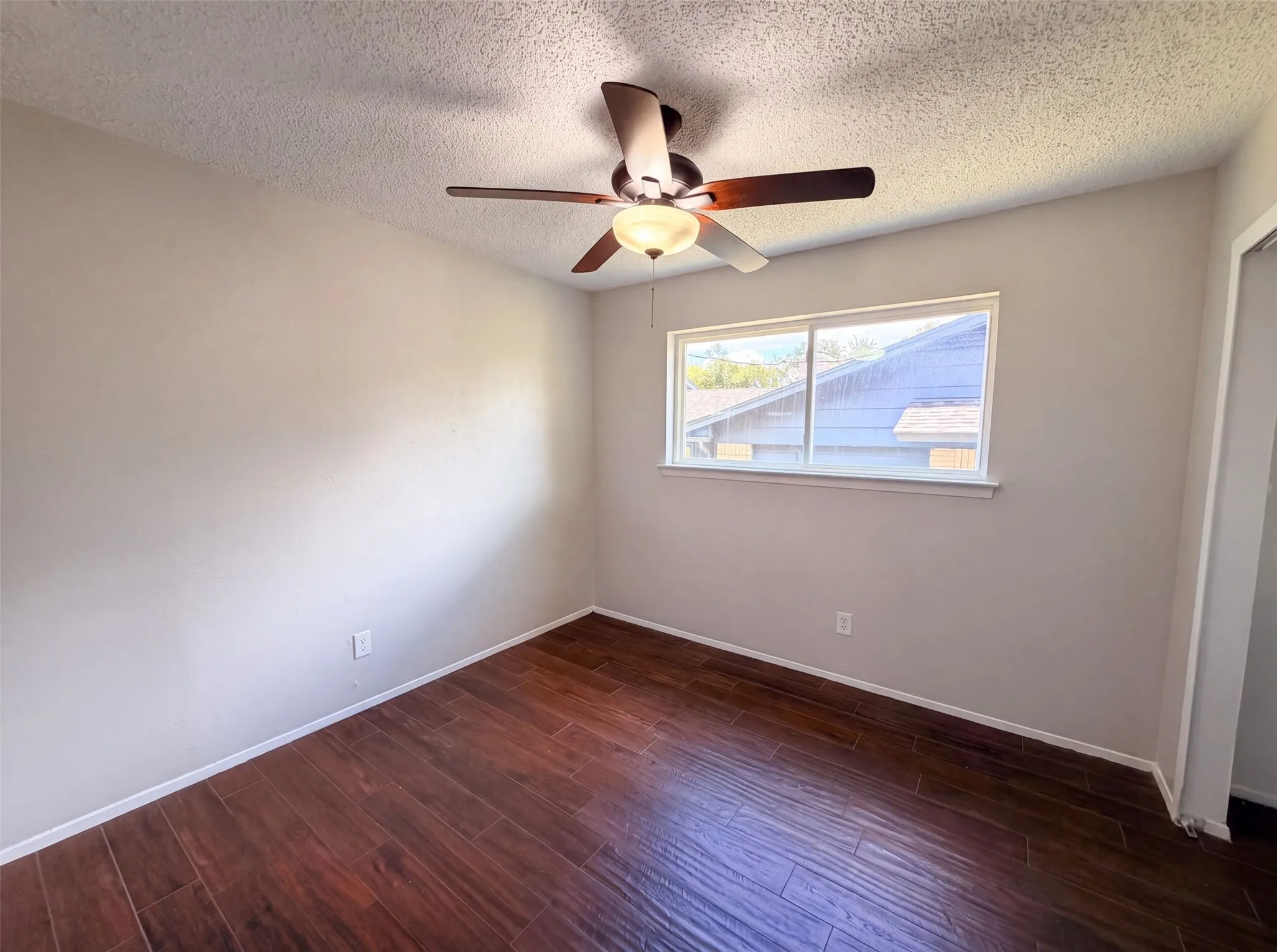 Single Family Residence For Sale in Dallas County , 922 Meadowdale Circle, Garland, Texas 75043, 4 Bedroom, 2 Bathroom, 2 Garage spaces, 1,641 Sqft, built in 1973, mls#21357413, Real Estate Agent in Garland, Homes For Sale in Dallas county, Homes For Sale in Garland, Realtor in Garland Texas, Real Estate Brokerage Independent Realty Texas, Luminita Cordes Realtor
