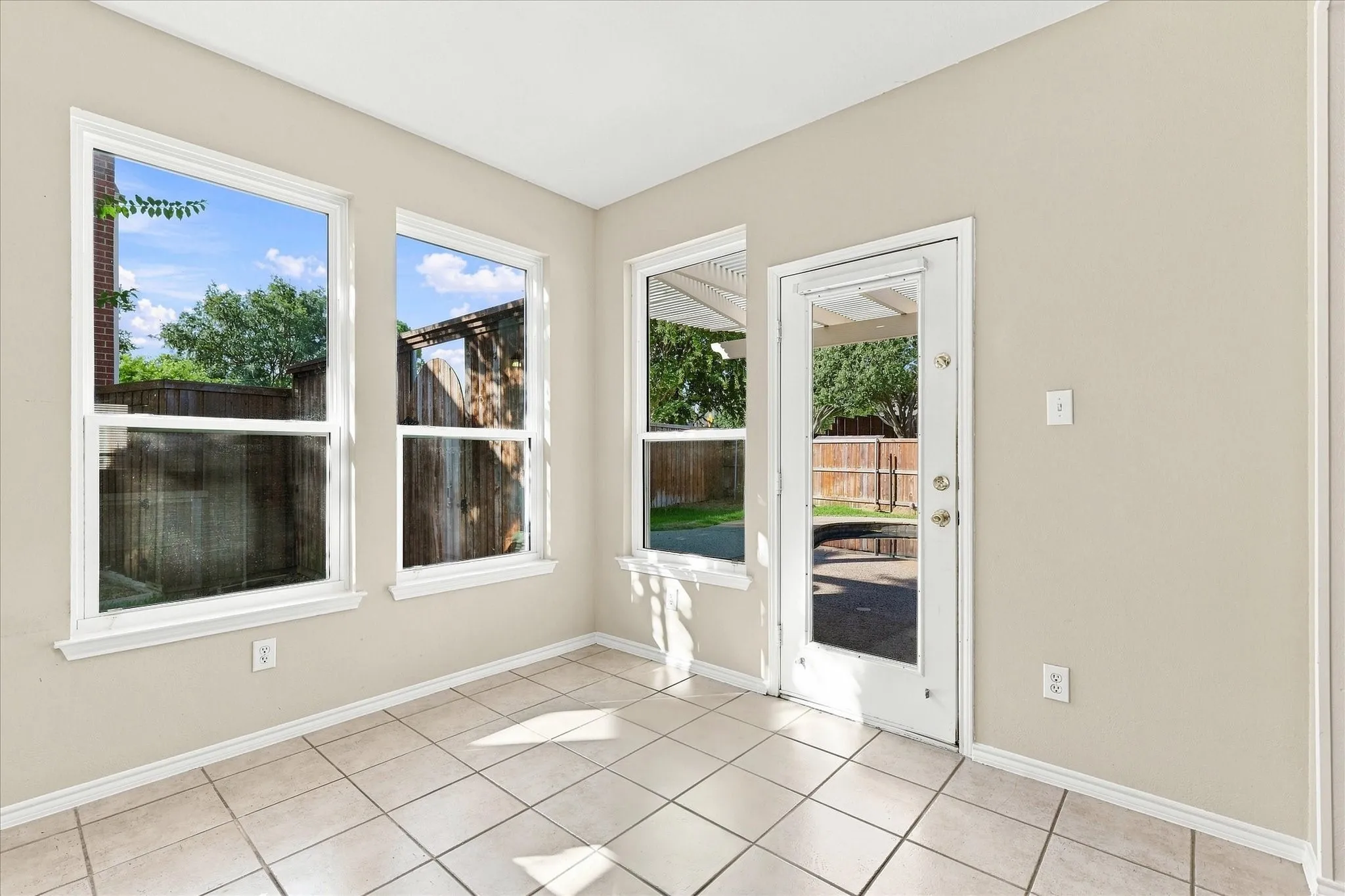 Single Family Residence For Sale in Dallas County , 613 Bella Vista Drive, Coppell, Texas 75019, 4 Bedroom, 3 Bathroom, 2 Garage spaces, 2,711 Sqft, built in 1997, mls#21362225, Real Estate Agent in Coppell, Homes For Sale in Dallas county, Homes For Sale in Coppell, Realtor in Coppell Texas, Real Estate Brokerage Independent Realty Texas, Luminita Cordes Realtor