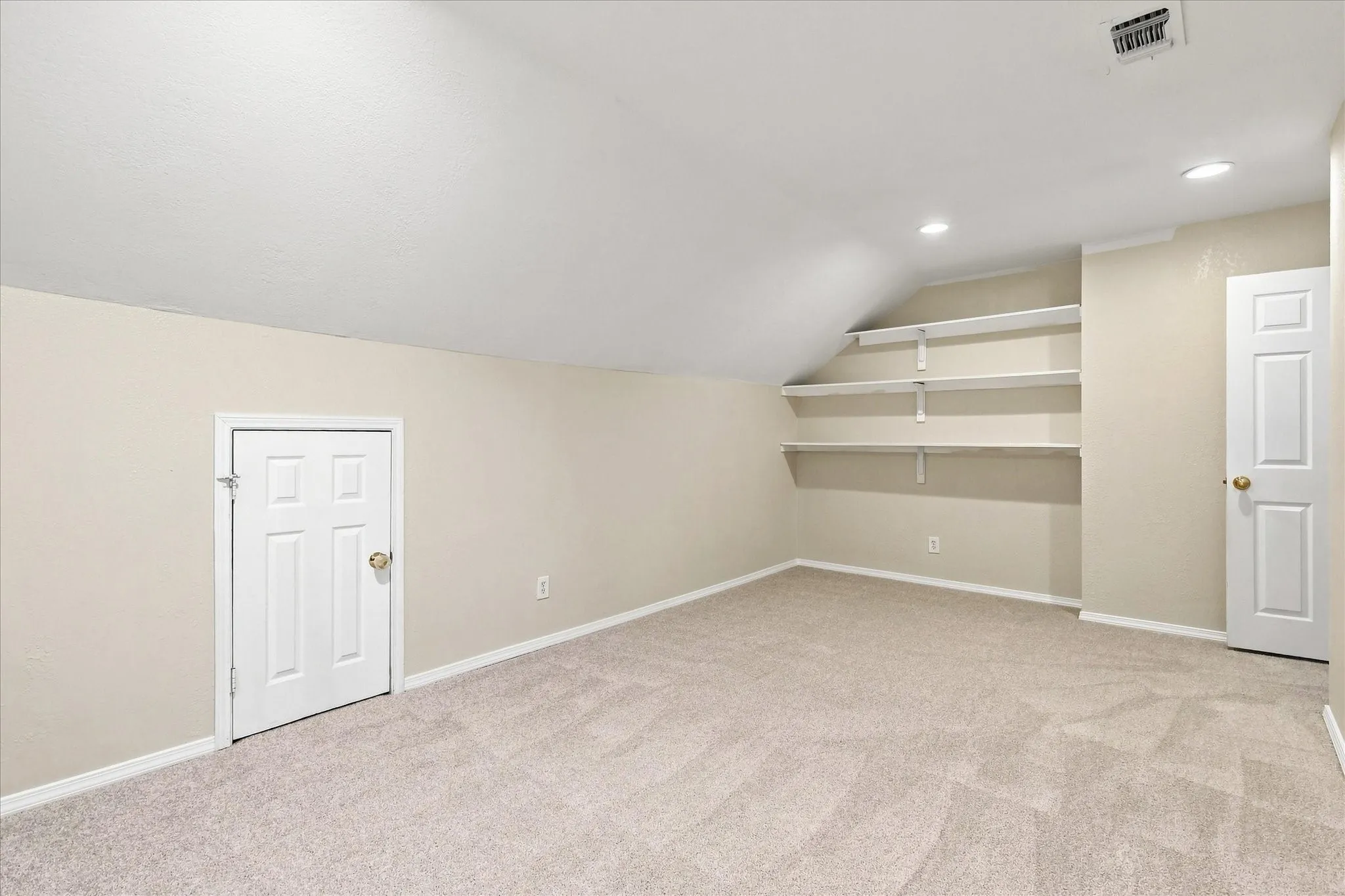Single Family Residence For Sale in Dallas County , 613 Bella Vista Drive, Coppell, Texas 75019, 4 Bedroom, 3 Bathroom, 2 Garage spaces, 2,711 Sqft, built in 1997, mls#21362225, Real Estate Agent in Coppell, Homes For Sale in Dallas county, Homes For Sale in Coppell, Realtor in Coppell Texas, Real Estate Brokerage Independent Realty Texas, Luminita Cordes Realtor