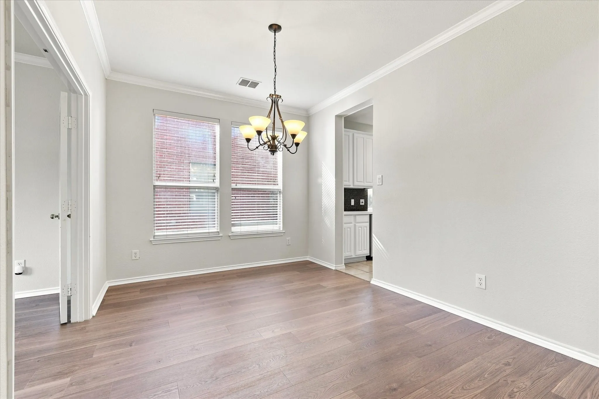 Single Family Residence For Sale in Dallas County , 613 Bella Vista Drive, Coppell, Texas 75019, 4 Bedroom, 3 Bathroom, 2 Garage spaces, 2,711 Sqft, built in 1997, mls#21362225, Real Estate Agent in Coppell, Homes For Sale in Dallas county, Homes For Sale in Coppell, Realtor in Coppell Texas, Real Estate Brokerage Independent Realty Texas, Luminita Cordes Realtor