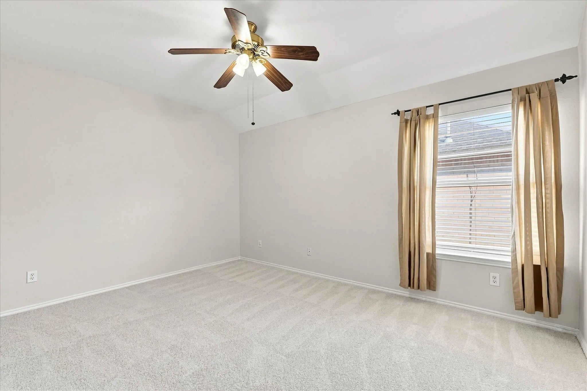 Single Family Residence For Sale in Dallas County , 613 Bella Vista Drive, Coppell, Texas 75019, 4 Bedroom, 3 Bathroom, 2 Garage spaces, 2,711 Sqft, built in 1997, mls#21362225, Real Estate Agent in Coppell, Homes For Sale in Dallas county, Homes For Sale in Coppell, Realtor in Coppell Texas, Real Estate Brokerage Independent Realty Texas, Luminita Cordes Realtor