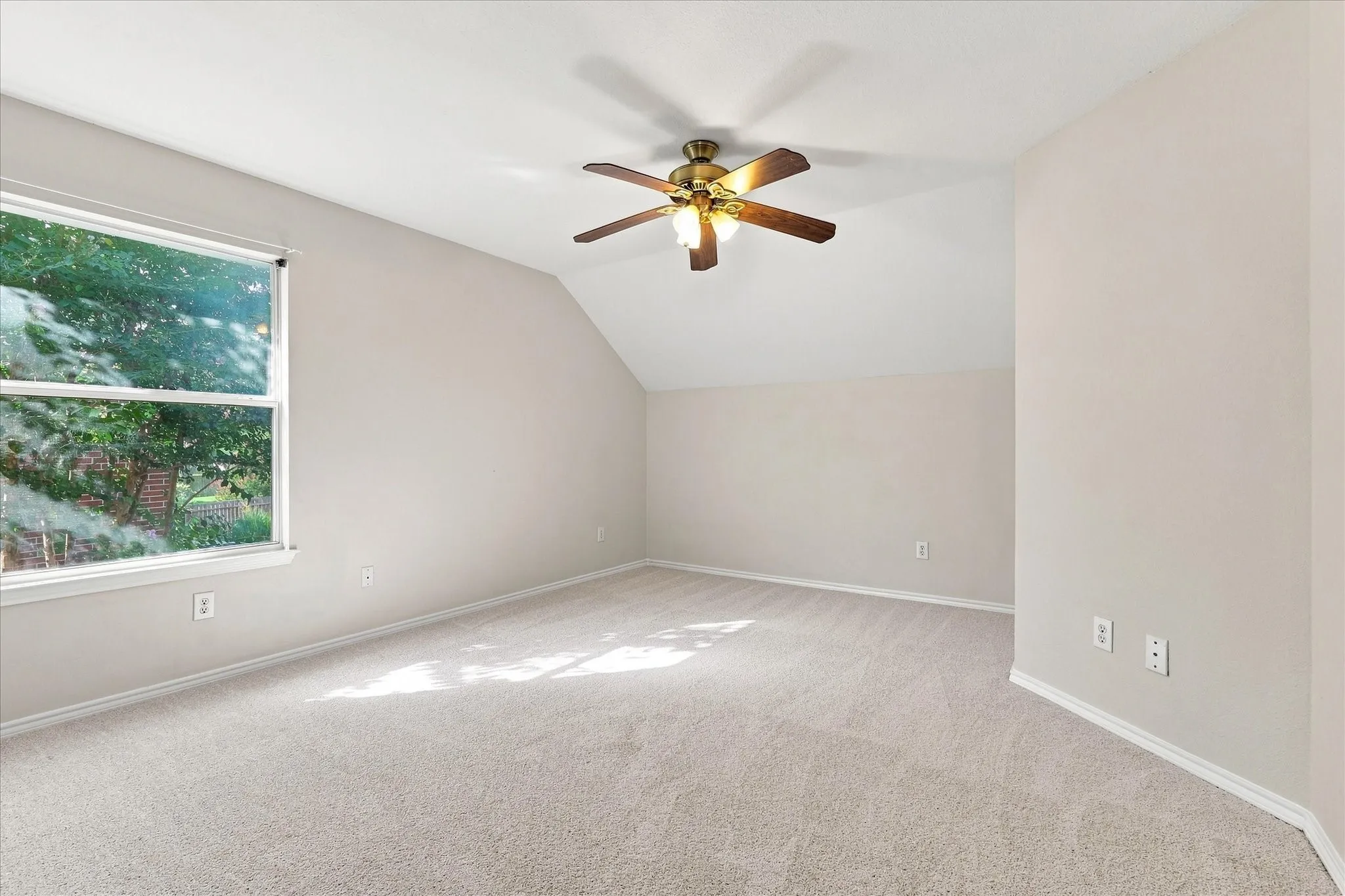 Single Family Residence For Sale in Dallas County , 613 Bella Vista Drive, Coppell, Texas 75019, 4 Bedroom, 3 Bathroom, 2 Garage spaces, 2,711 Sqft, built in 1997, mls#21362225, Real Estate Agent in Coppell, Homes For Sale in Dallas county, Homes For Sale in Coppell, Realtor in Coppell Texas, Real Estate Brokerage Independent Realty Texas, Luminita Cordes Realtor