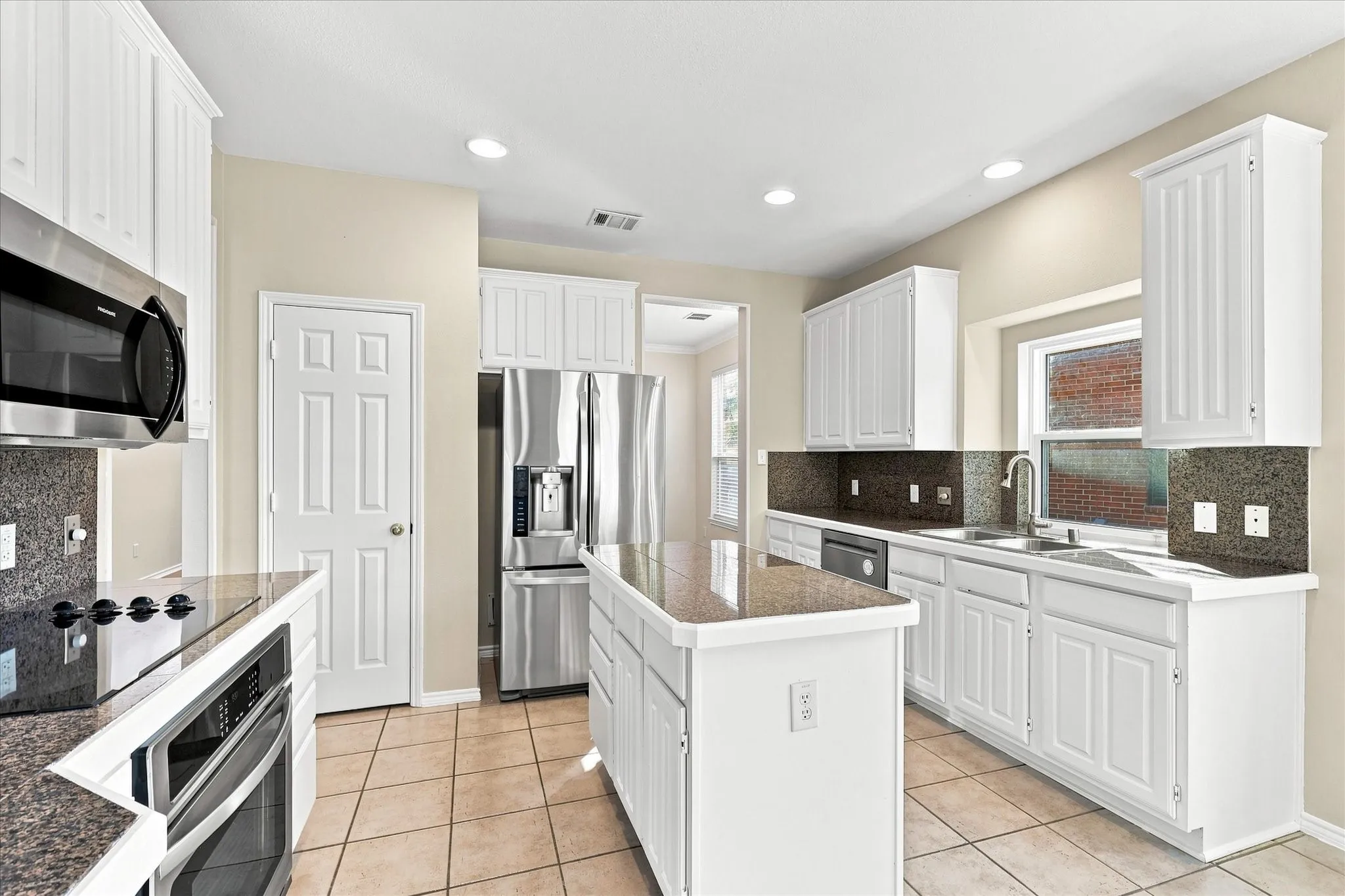 Single Family Residence For Sale in Dallas County , 613 Bella Vista Drive, Coppell, Texas 75019, 4 Bedroom, 3 Bathroom, 2 Garage spaces, 2,711 Sqft, built in 1997, mls#21362225, Real Estate Agent in Coppell, Homes For Sale in Dallas county, Homes For Sale in Coppell, Realtor in Coppell Texas, Real Estate Brokerage Independent Realty Texas, Luminita Cordes Realtor