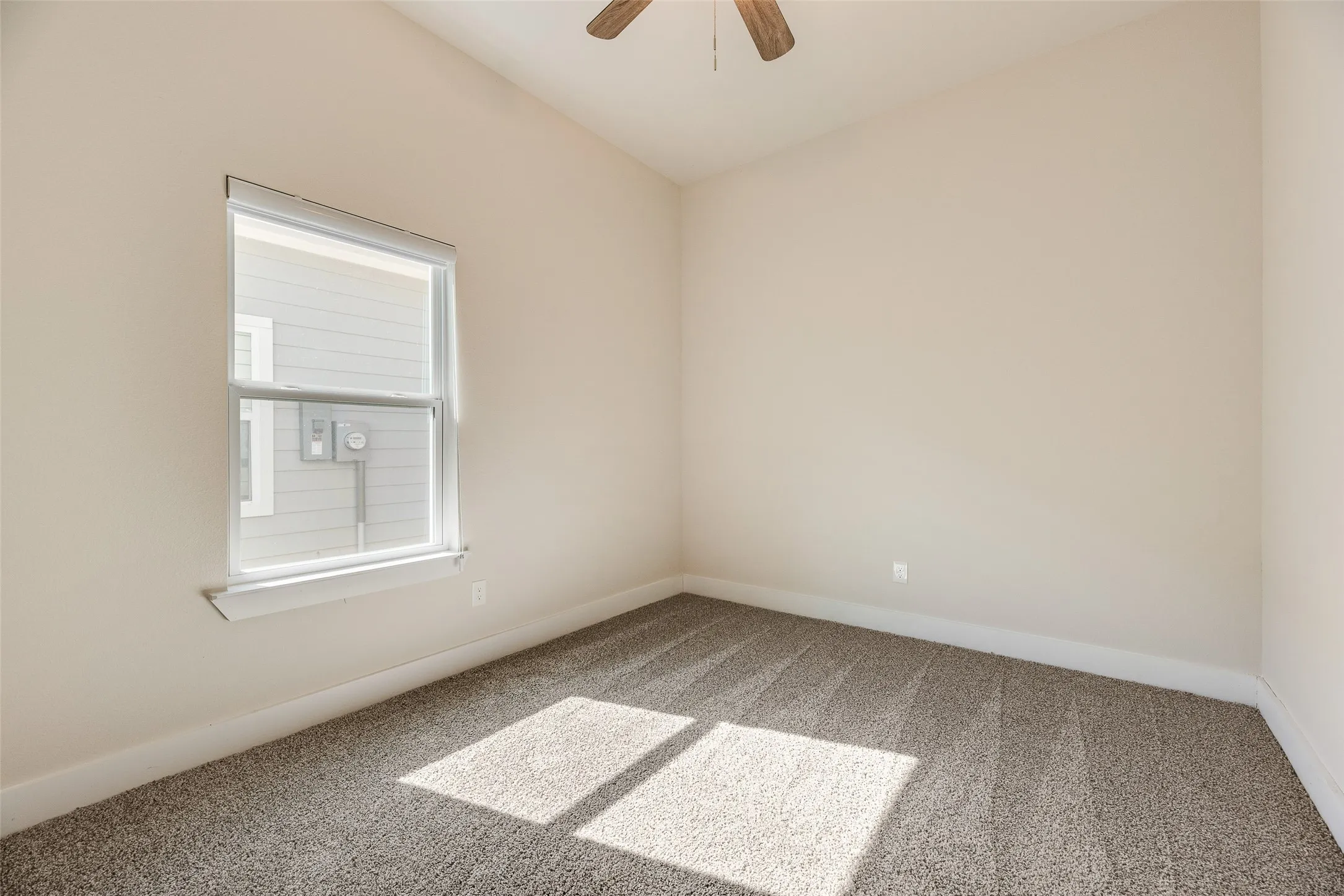 Single Family Residence For Rent in Grayson County , 1115 W Johnson Street, Denison, Texas 75020, 3 Bedroom, 2 Bathroom, 1 Garage spaces, 1,398 Sqft, built in 2023, mls#21361964, Real Estate Agent in Denison, Homes For Rent in Grayson county, Homes For Rent in Denison, Realtor in Denison Texas, Real Estate Brokerage Independent Realty Texas, Luminita Cordes Realtor