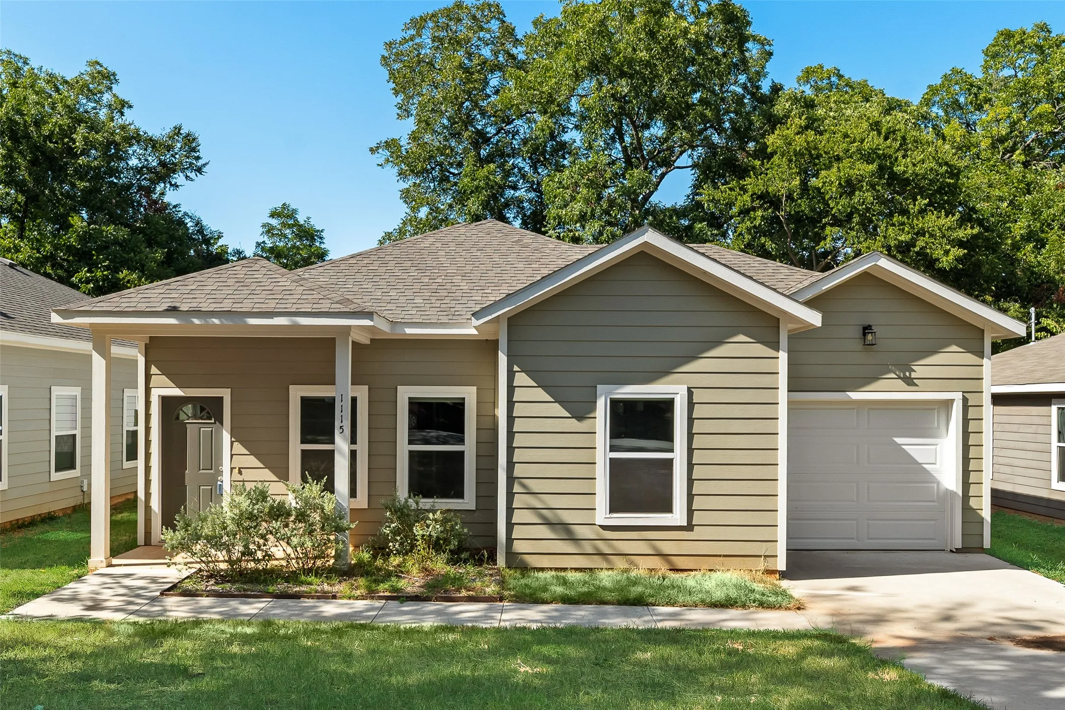 Single Family Residence For Rent in Grayson County , 1115 W Johnson Street, Denison, Texas 75020, 3 Bedroom, 2 Bathroom, 1 Garage spaces, 1,398 Sqft, built in 2023, mls#21361964, Real Estate Agent in Denison, Homes For Rent in Grayson county, Homes For Rent in Denison, Realtor in Denison Texas, Real Estate Brokerage Independent Realty Texas, Luminita Cordes Realtor