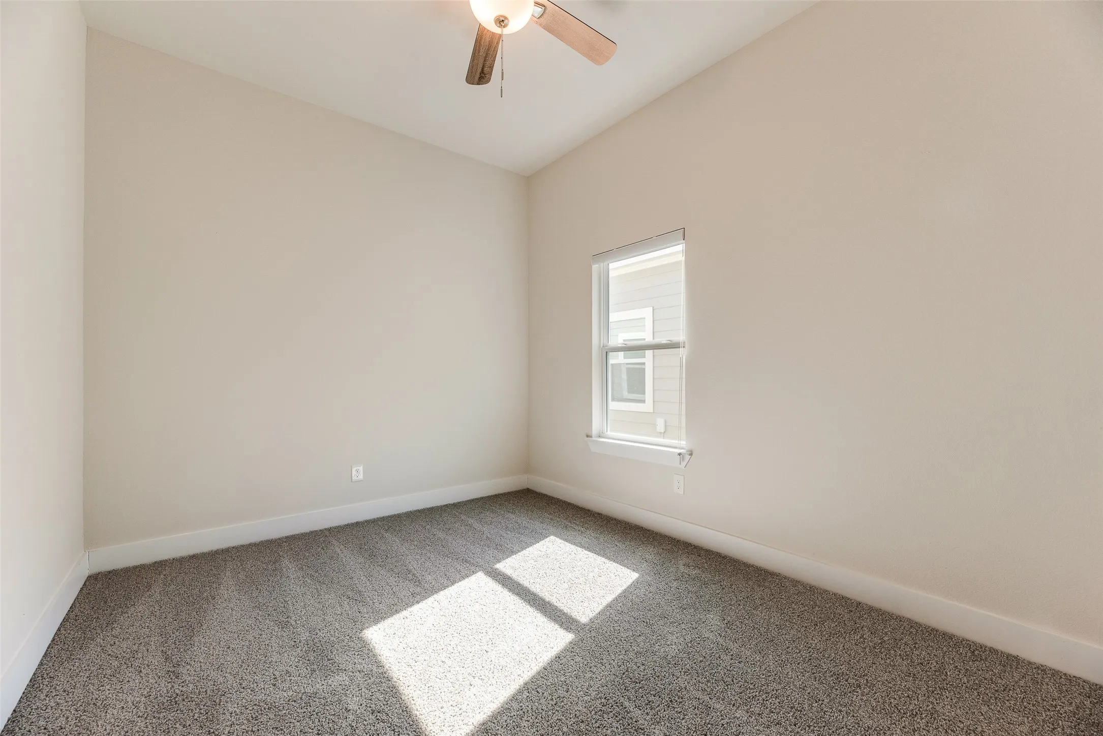 Single Family Residence For Rent in Grayson County , 1115 W Johnson Street, Denison, Texas 75020, 3 Bedroom, 2 Bathroom, 1 Garage spaces, 1,398 Sqft, built in 2023, mls#21361964, Real Estate Agent in Denison, Homes For Rent in Grayson county, Homes For Rent in Denison, Realtor in Denison Texas, Real Estate Brokerage Independent Realty Texas, Luminita Cordes Realtor