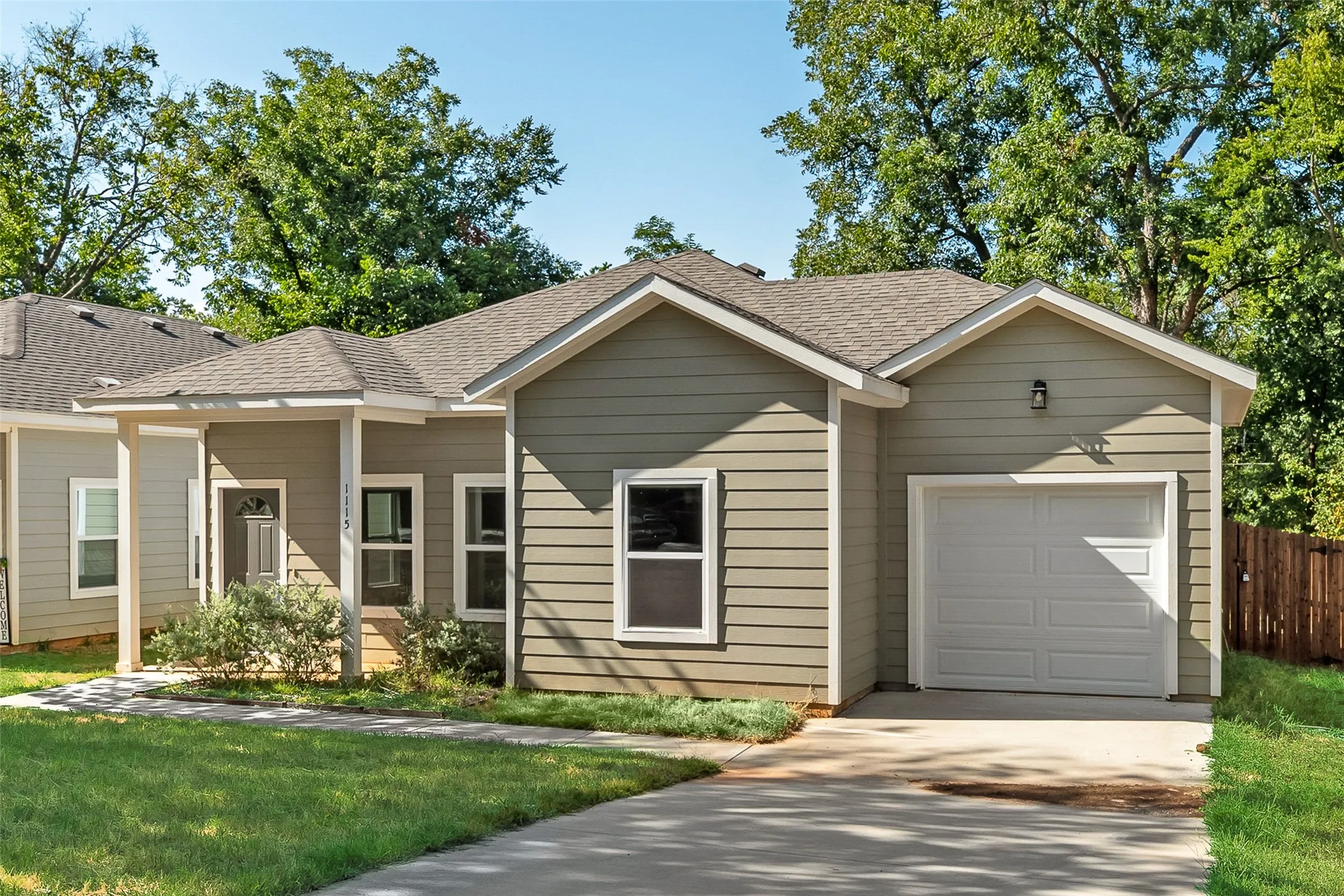Single Family Residence For Rent in Grayson County , 1115 W Johnson Street, Denison, Texas 75020, 3 Bedroom, 2 Bathroom, 1 Garage spaces, 1,398 Sqft, built in 2023, mls#21361964, Real Estate Agent in Denison, Homes For Rent in Grayson county, Homes For Rent in Denison, Realtor in Denison Texas, Real Estate Brokerage Independent Realty Texas, Luminita Cordes Realtor