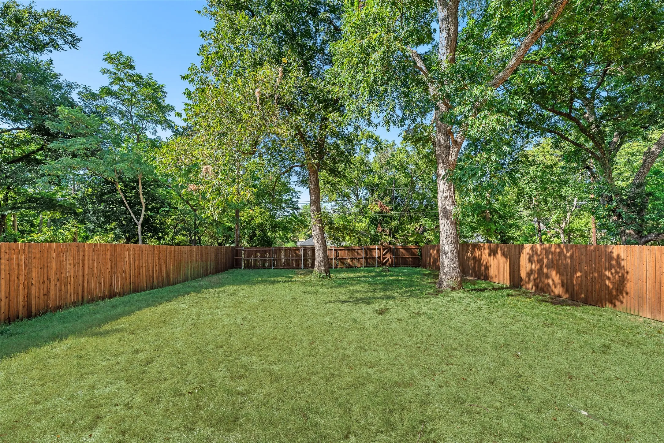 Single Family Residence For Rent in Grayson County , 1115 W Johnson Street, Denison, Texas 75020, 3 Bedroom, 2 Bathroom, 1 Garage spaces, 1,398 Sqft, built in 2023, mls#21361964, Real Estate Agent in Denison, Homes For Rent in Grayson county, Homes For Rent in Denison, Realtor in Denison Texas, Real Estate Brokerage Independent Realty Texas, Luminita Cordes Realtor