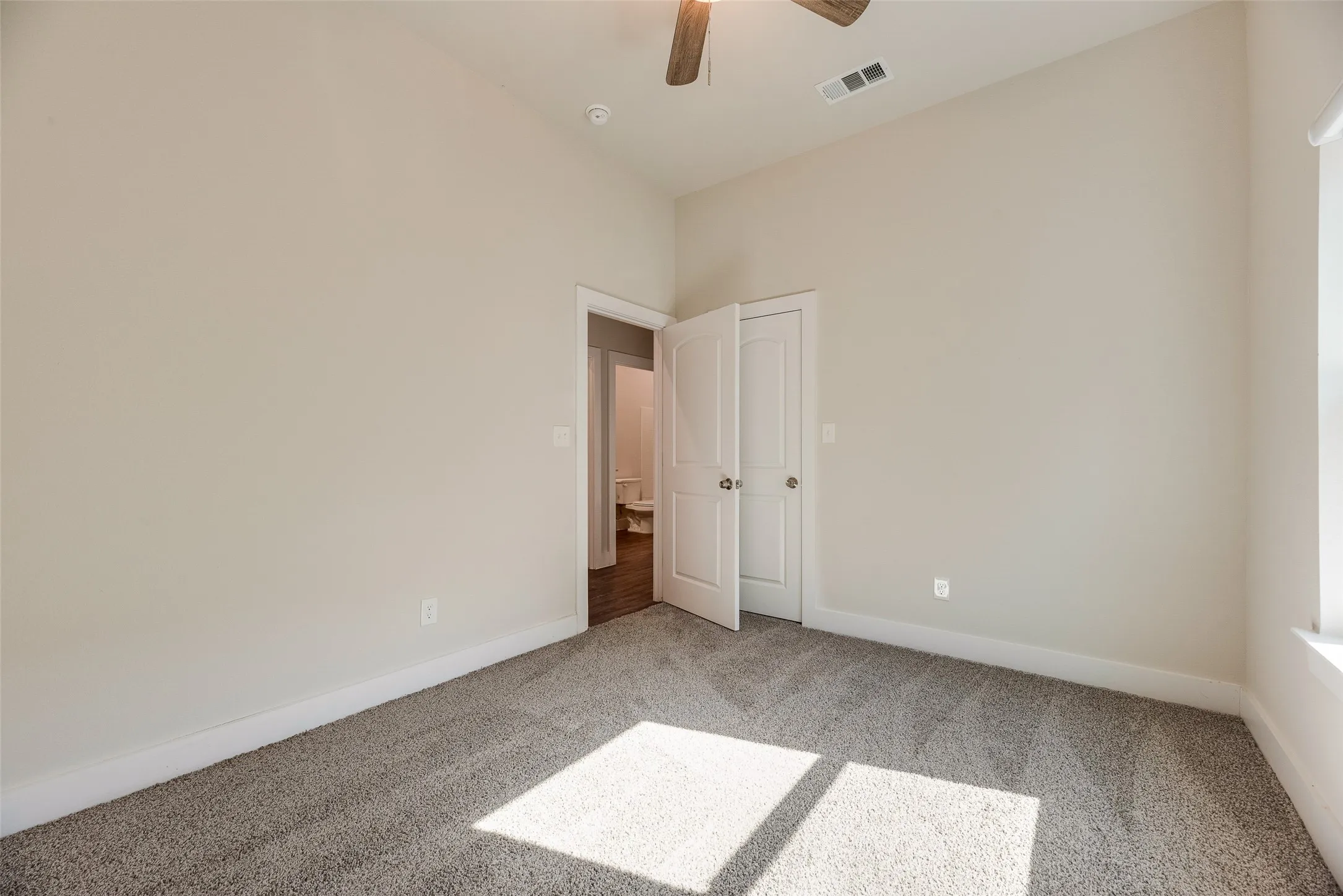 Single Family Residence For Rent in Grayson County , 1115 W Johnson Street, Denison, Texas 75020, 3 Bedroom, 2 Bathroom, 1 Garage spaces, 1,398 Sqft, built in 2023, mls#21361964, Real Estate Agent in Denison, Homes For Rent in Grayson county, Homes For Rent in Denison, Realtor in Denison Texas, Real Estate Brokerage Independent Realty Texas, Luminita Cordes Realtor